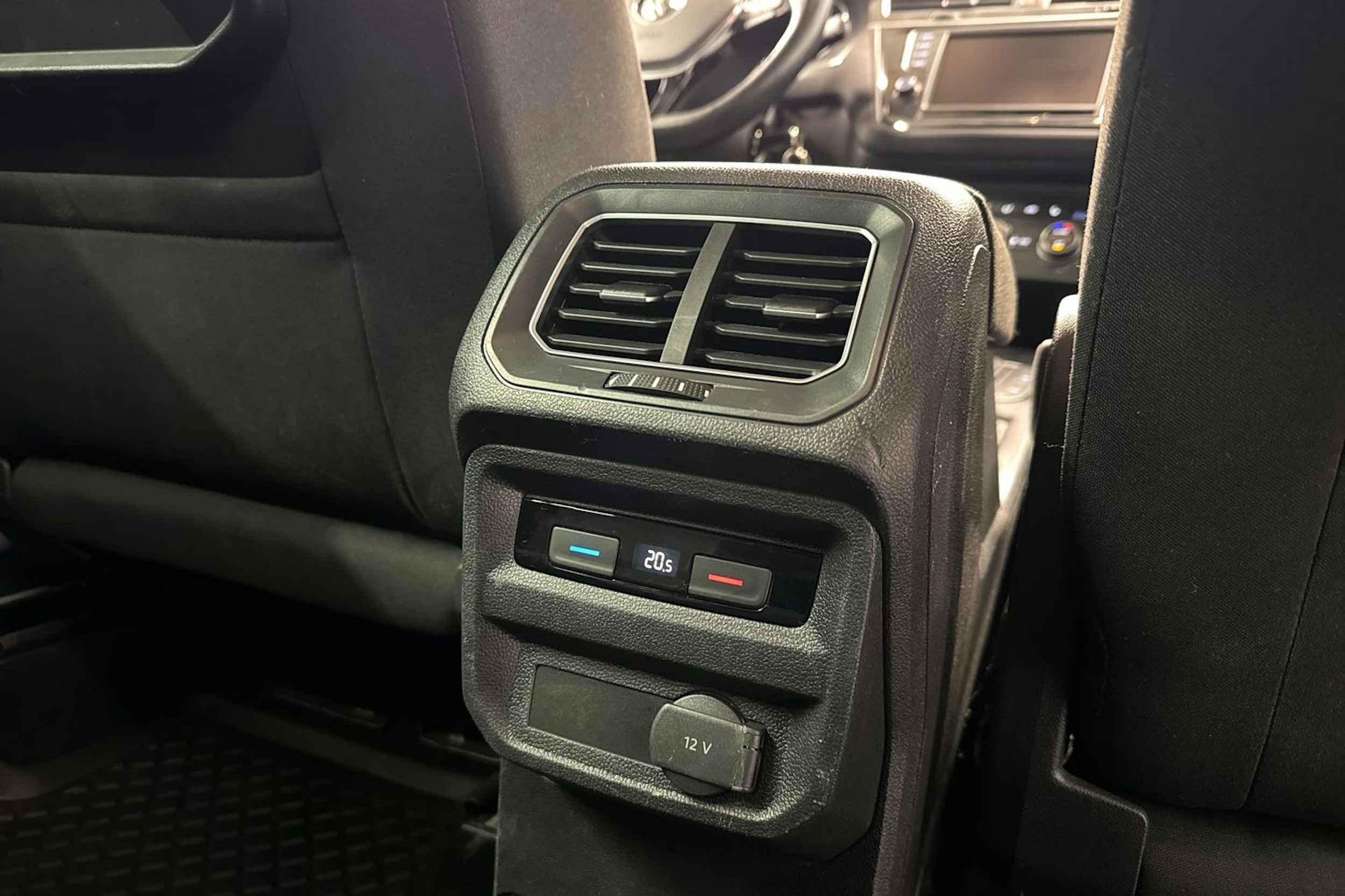 harmaa Volkswagen Tiguan 2017 kuva 15.