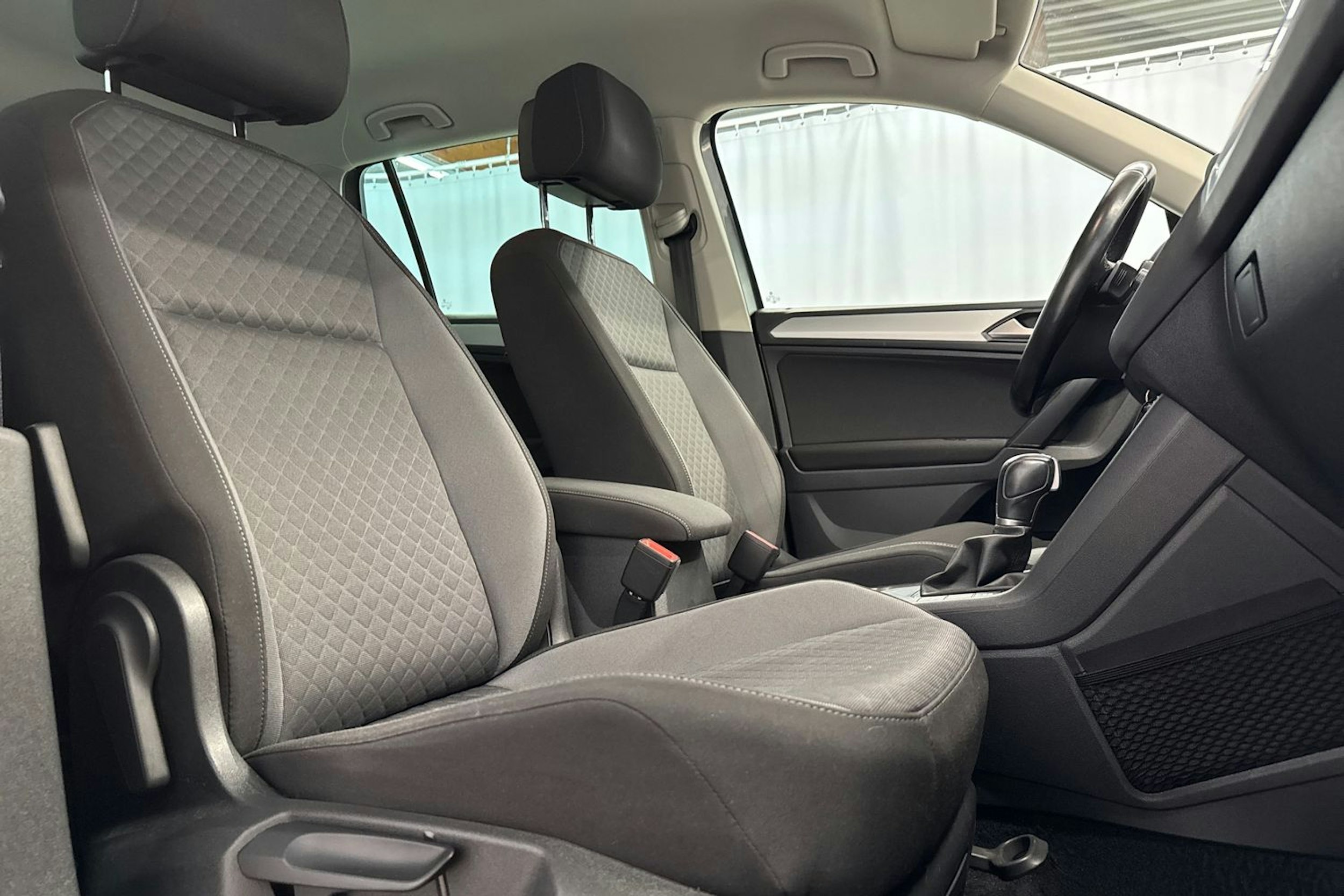 harmaa Volkswagen Tiguan 2017 kuva 18.