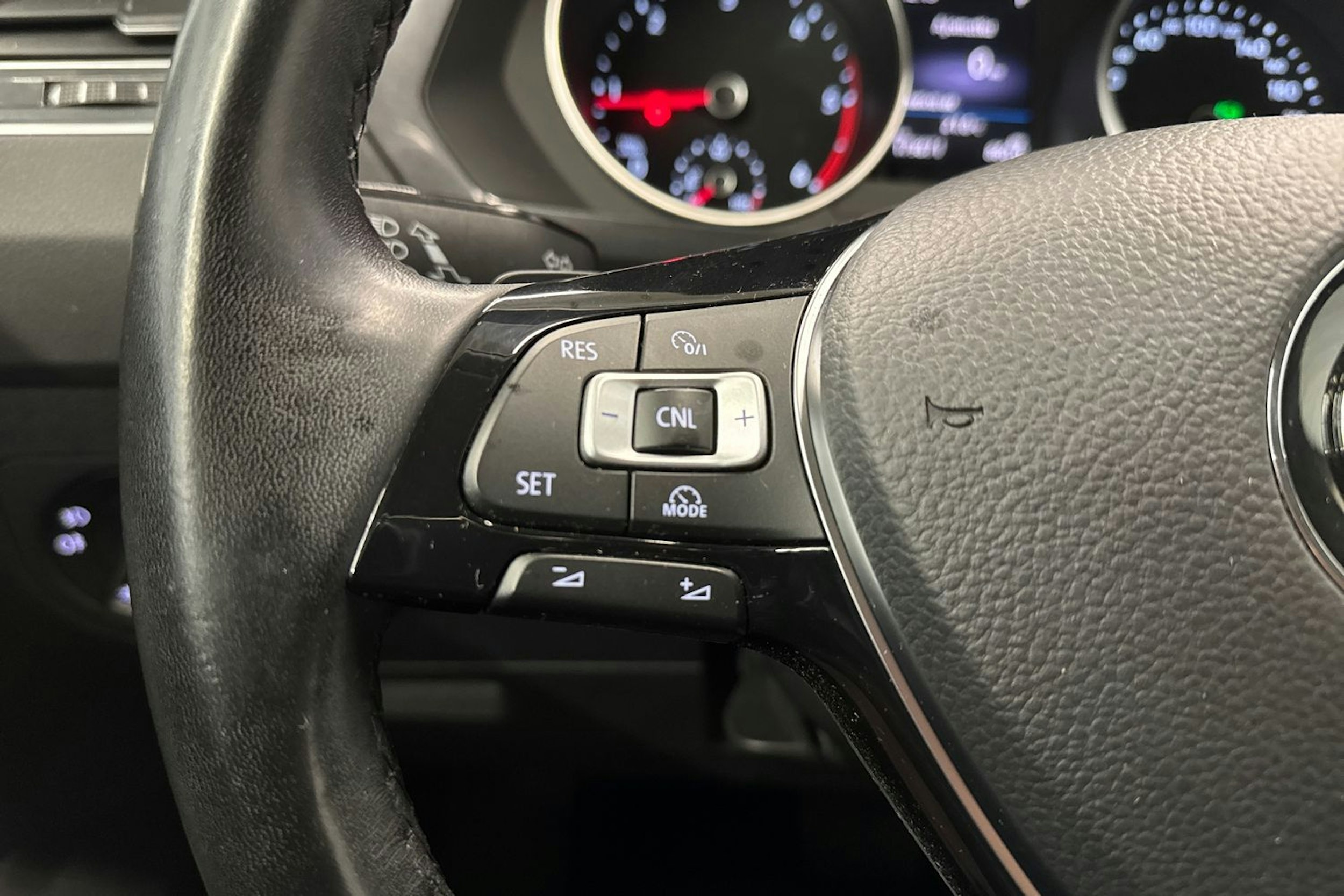 harmaa Volkswagen Tiguan 2017 kuva 19.