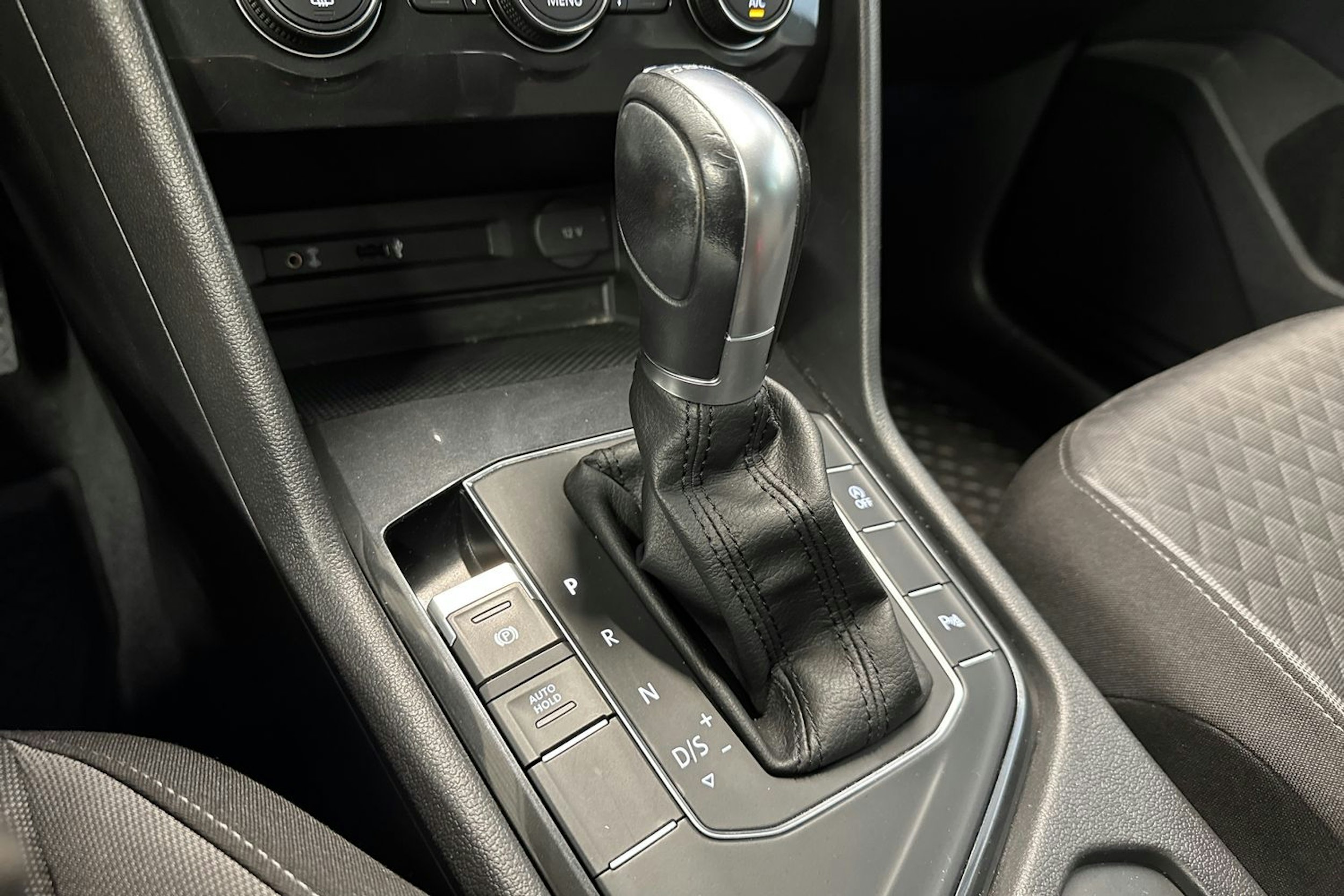 harmaa Volkswagen Tiguan 2017 kuva 25.
