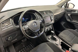 harmaa Volkswagen Tiguan 2017 kuva 6.