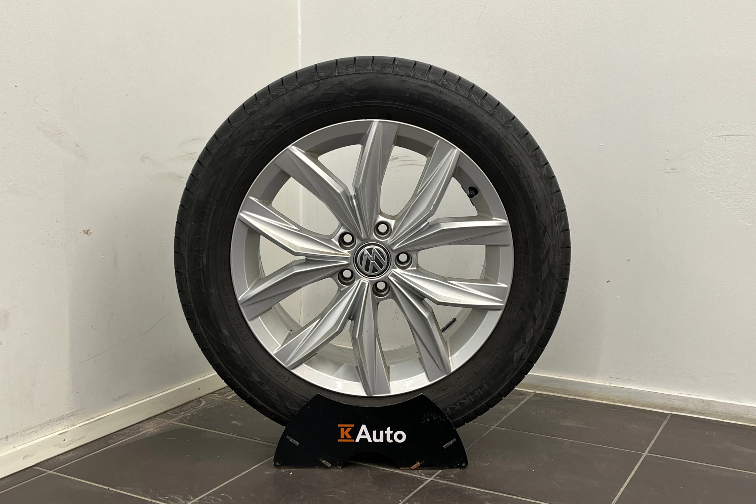 harmaa Volkswagen Tiguan 2017 kuva 10.