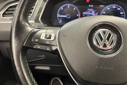 harmaa Volkswagen Tiguan 2017 kuva 11.