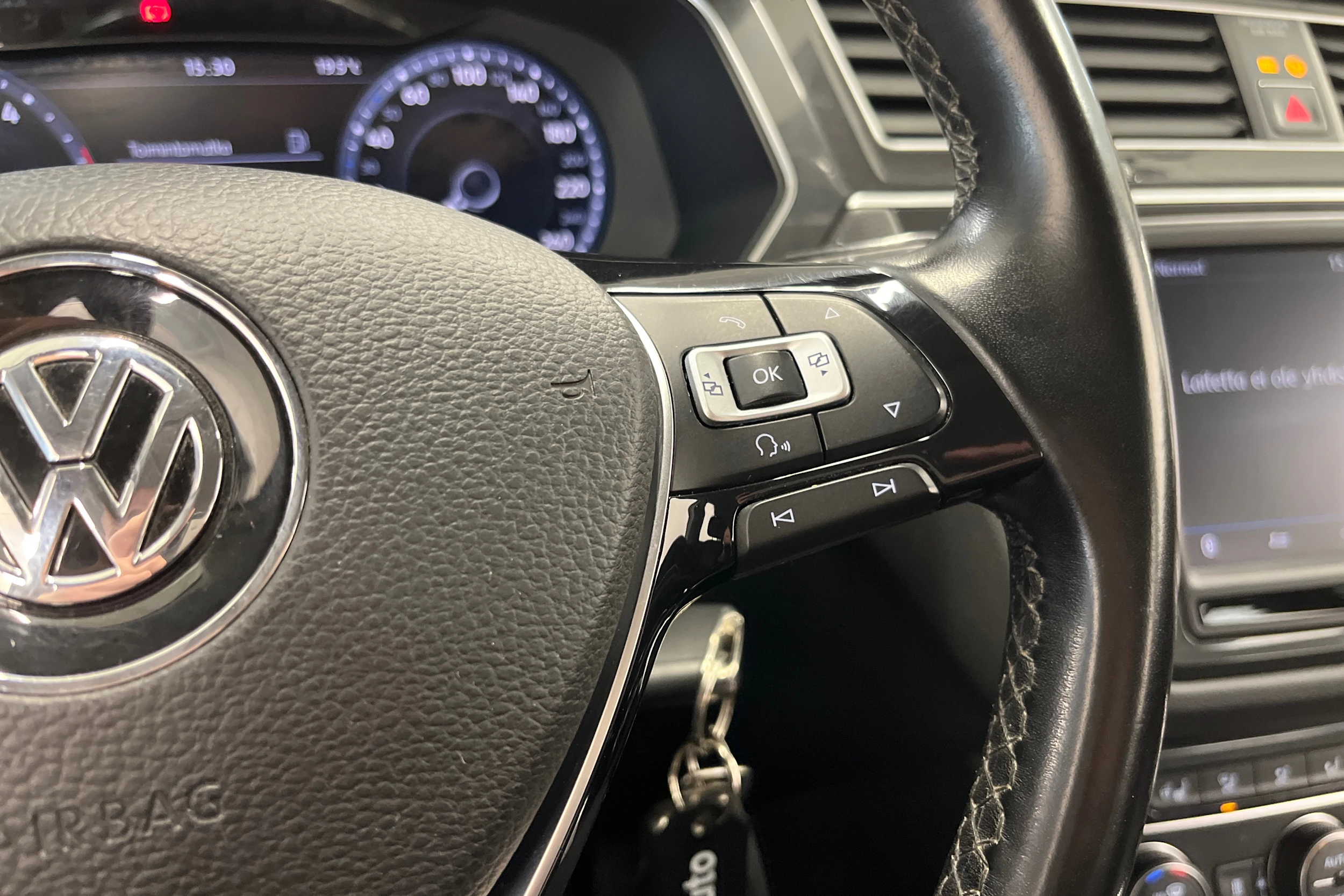 harmaa Volkswagen Tiguan 2017 kuva 12.