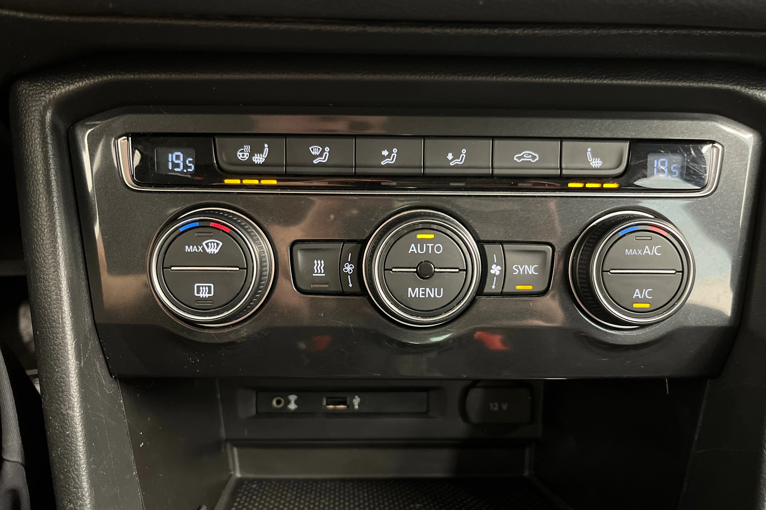 harmaa Volkswagen Tiguan 2017 kuva 15.