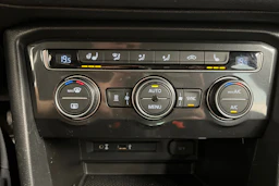 harmaa Volkswagen Tiguan 2017 kuva 15.