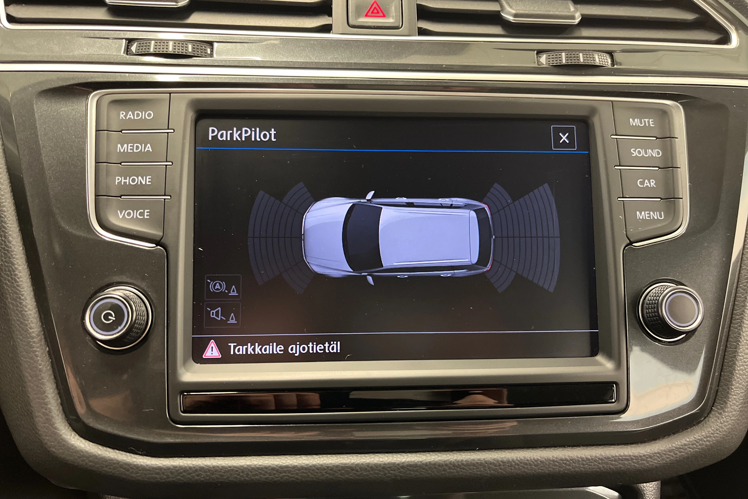 harmaa Volkswagen Tiguan 2017 kuva 16.