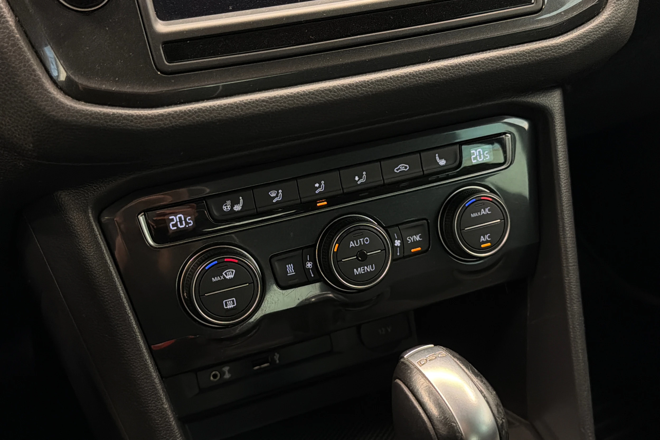 harmaa Volkswagen Tiguan 2017 kuva 21.