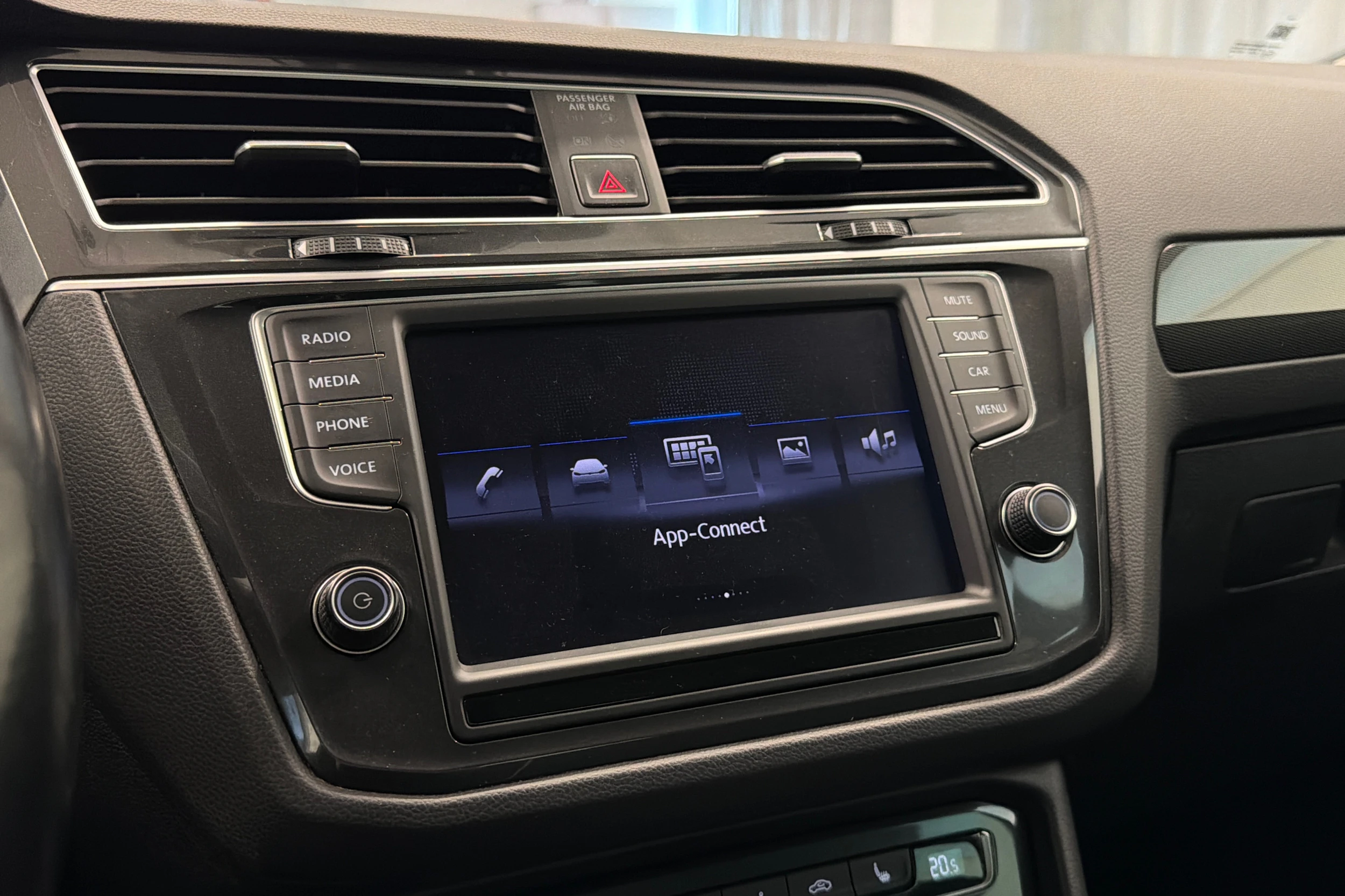 harmaa Volkswagen Tiguan 2017 kuva 22.