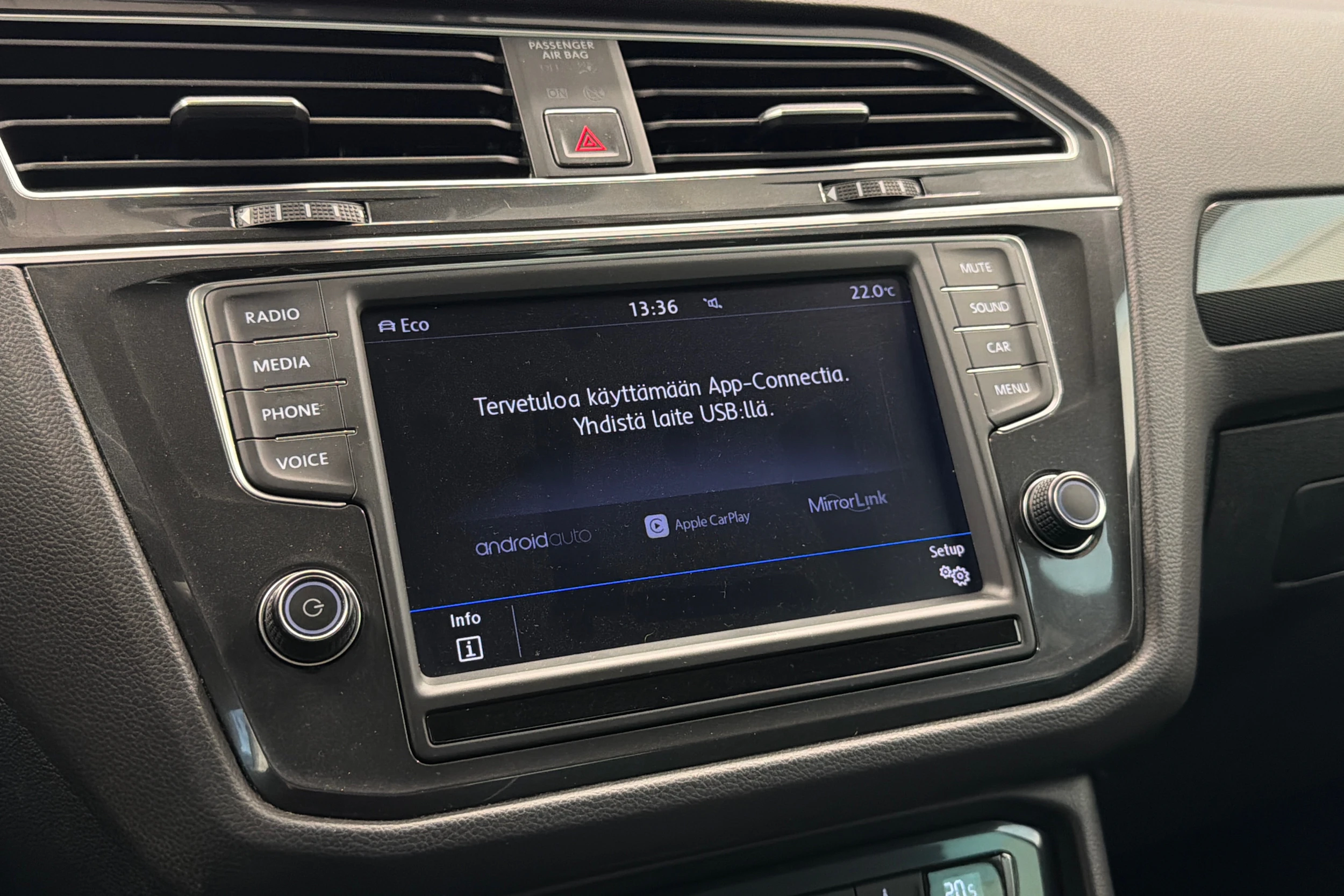 harmaa Volkswagen Tiguan 2017 kuva 23.