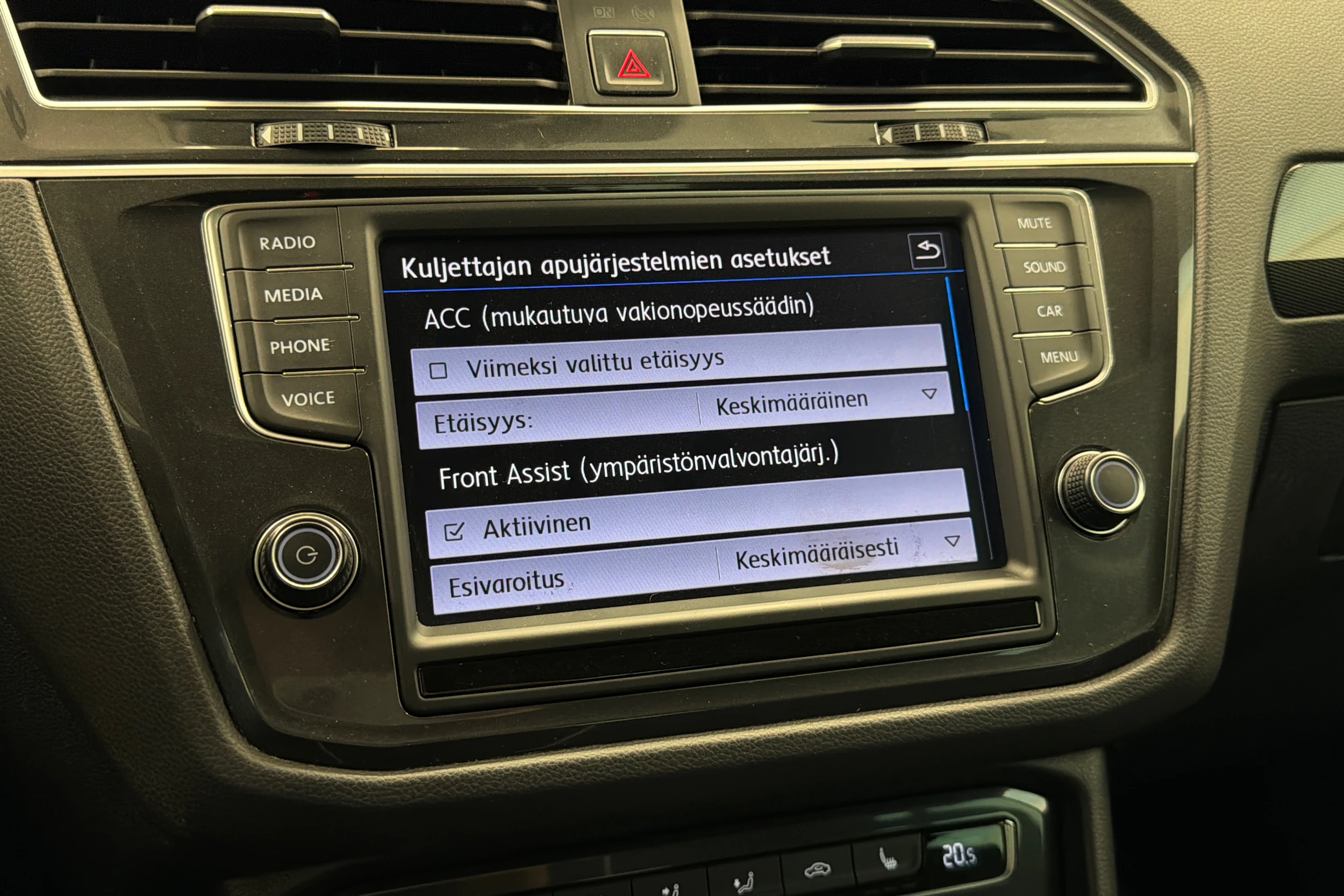harmaa Volkswagen Tiguan 2017 kuva 24.
