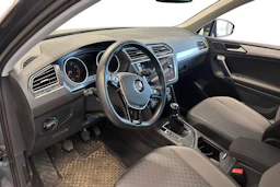 harmaa Volkswagen Tiguan 2017 kuva 3.