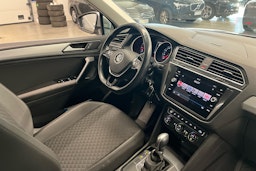 harmaa Volkswagen Tiguan 2017 kuva 13.