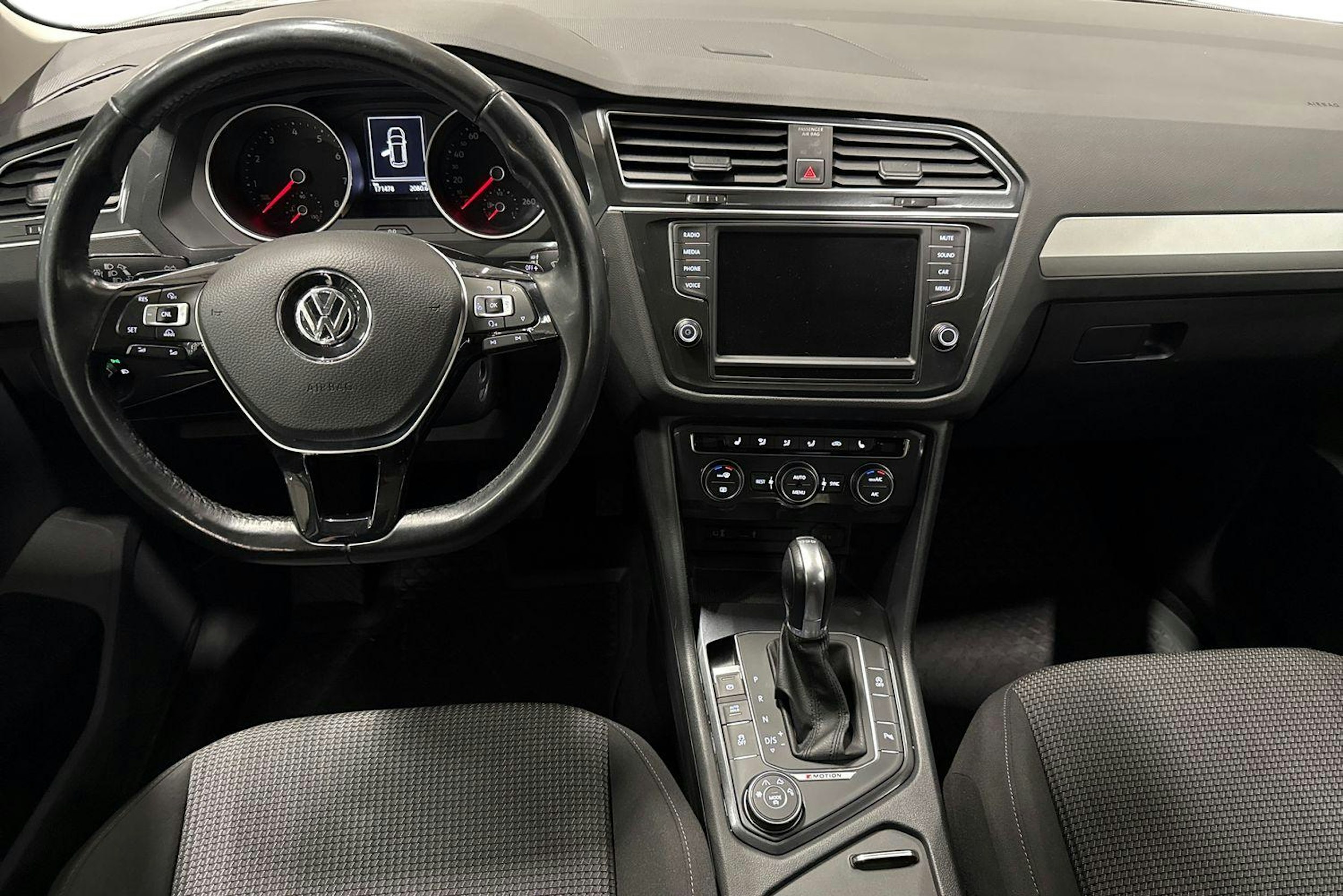 valkoinen Volkswagen Tiguan 2017 kuva 7.