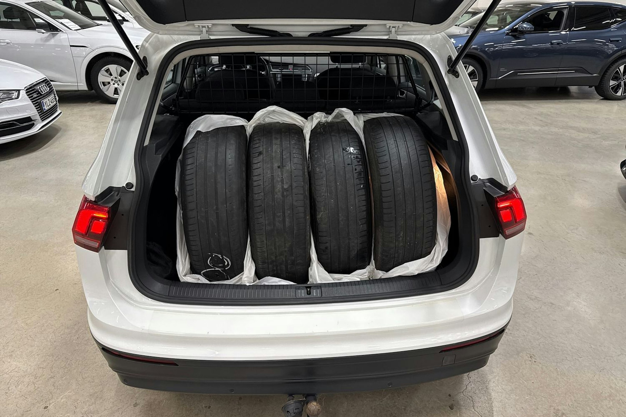 valkoinen Volkswagen Tiguan 2017 kuva 11.