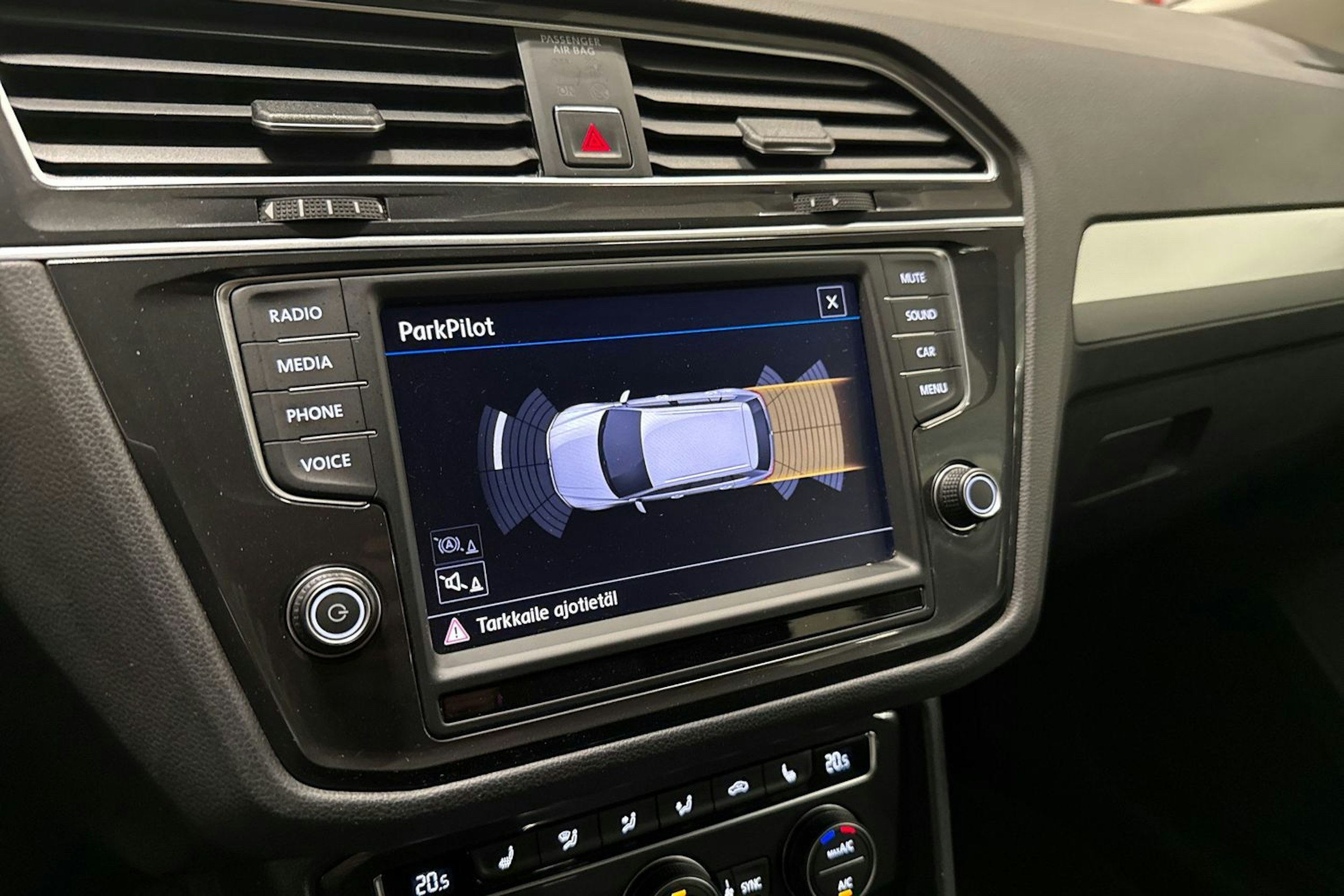 valkoinen Volkswagen Tiguan 2017 kuva 17.