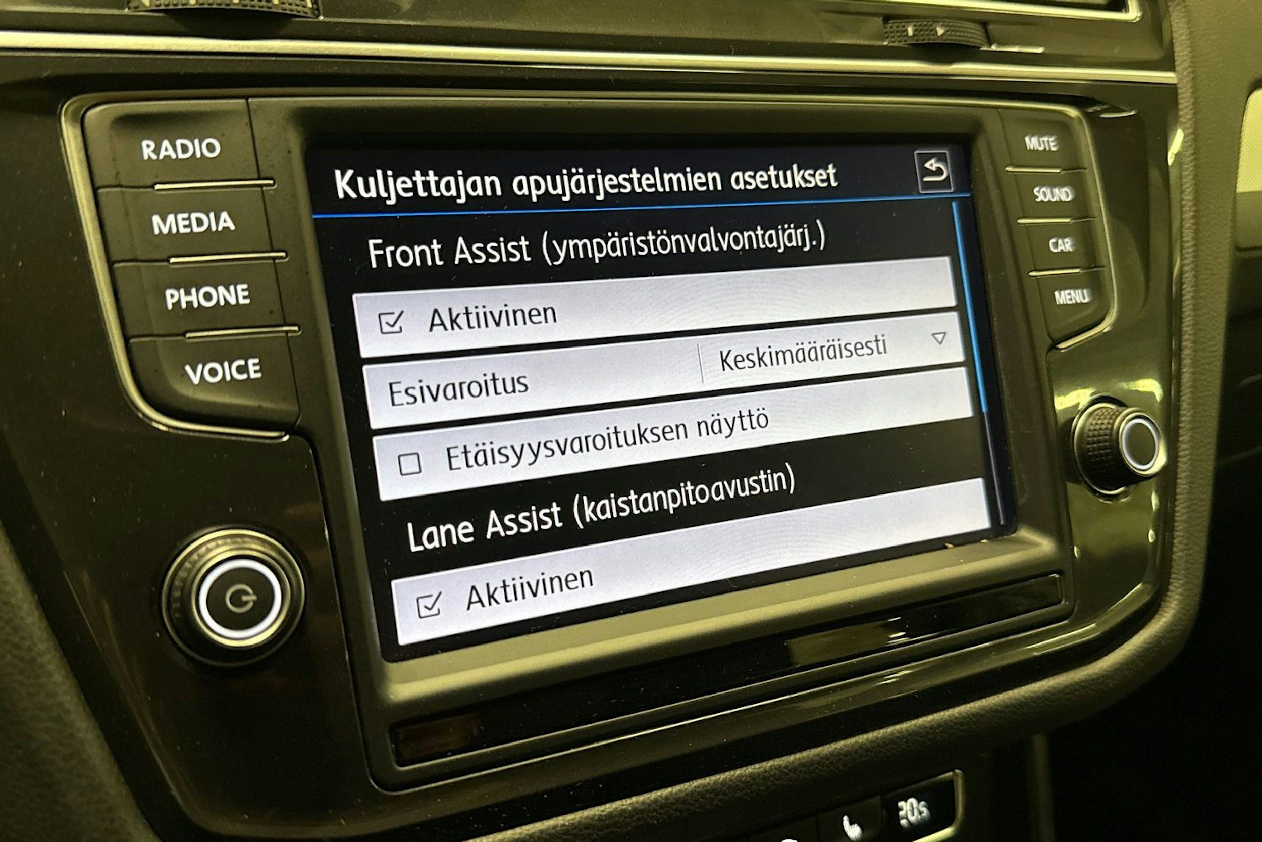 valkoinen Volkswagen Tiguan 2017 kuva 19.