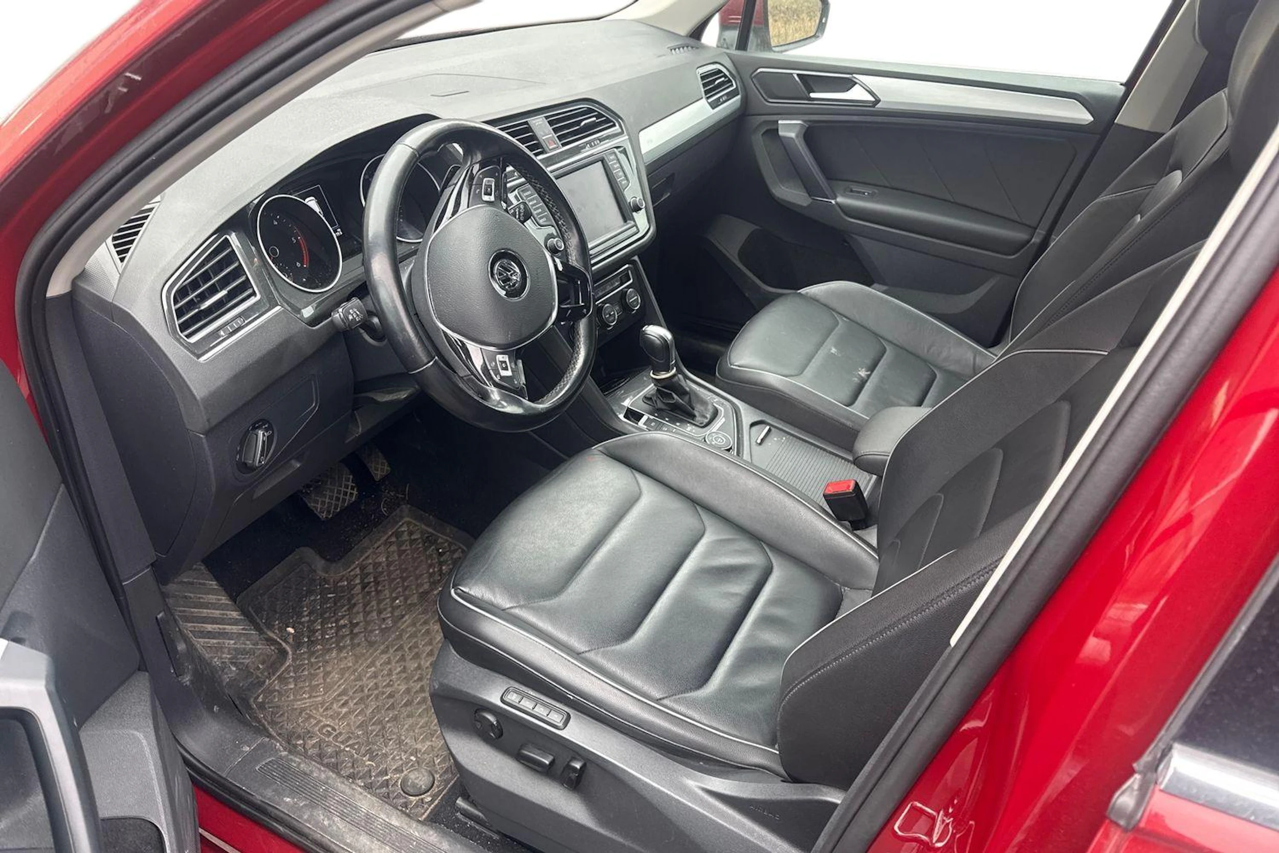 punainen Volkswagen Tiguan 2017 kuva 3.