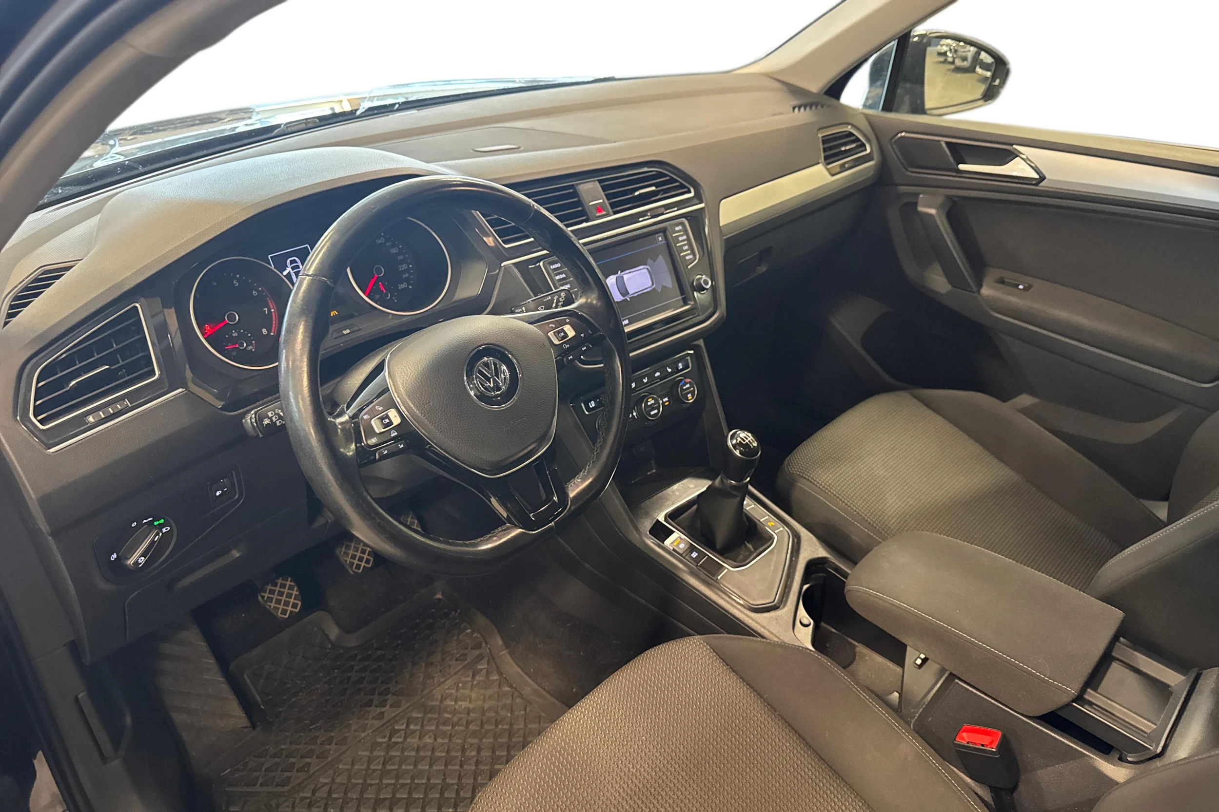 met. musta Volkswagen Tiguan 2017 kuva 3.