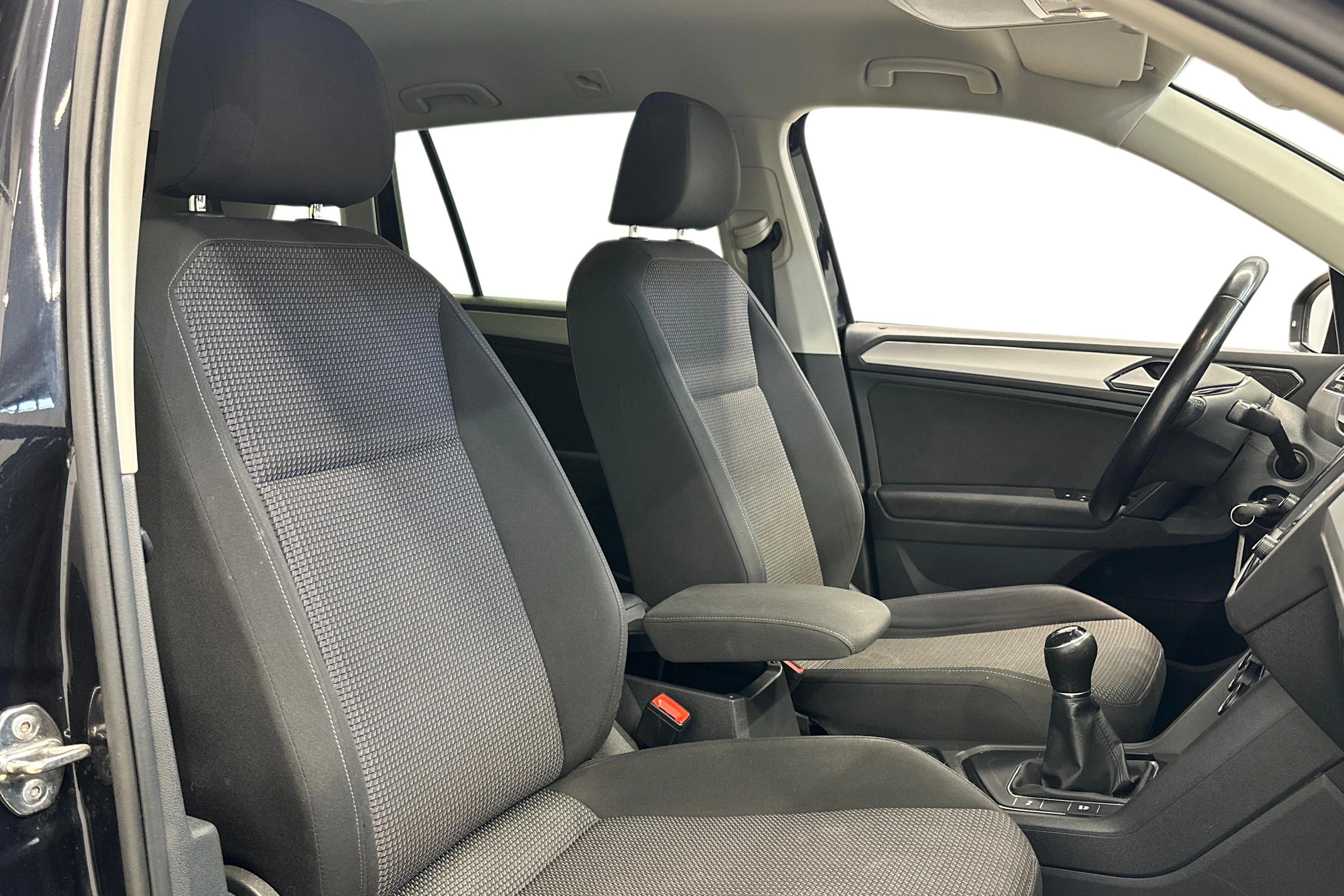 met. musta Volkswagen Tiguan 2017 kuva 7.