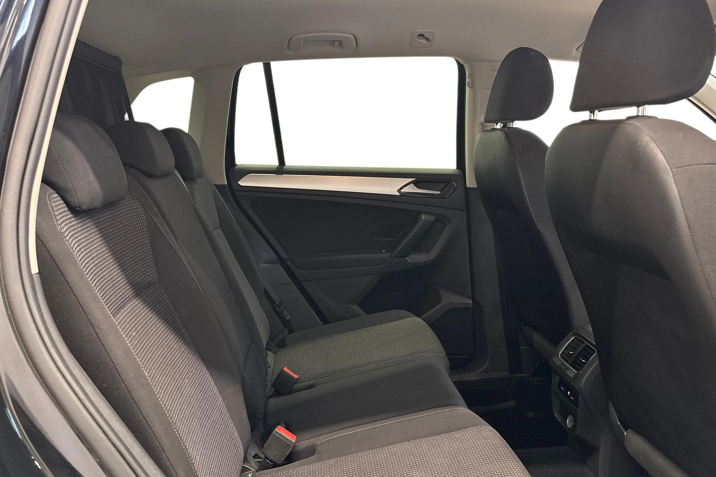 met. musta Volkswagen Tiguan 2017 kuva 9.