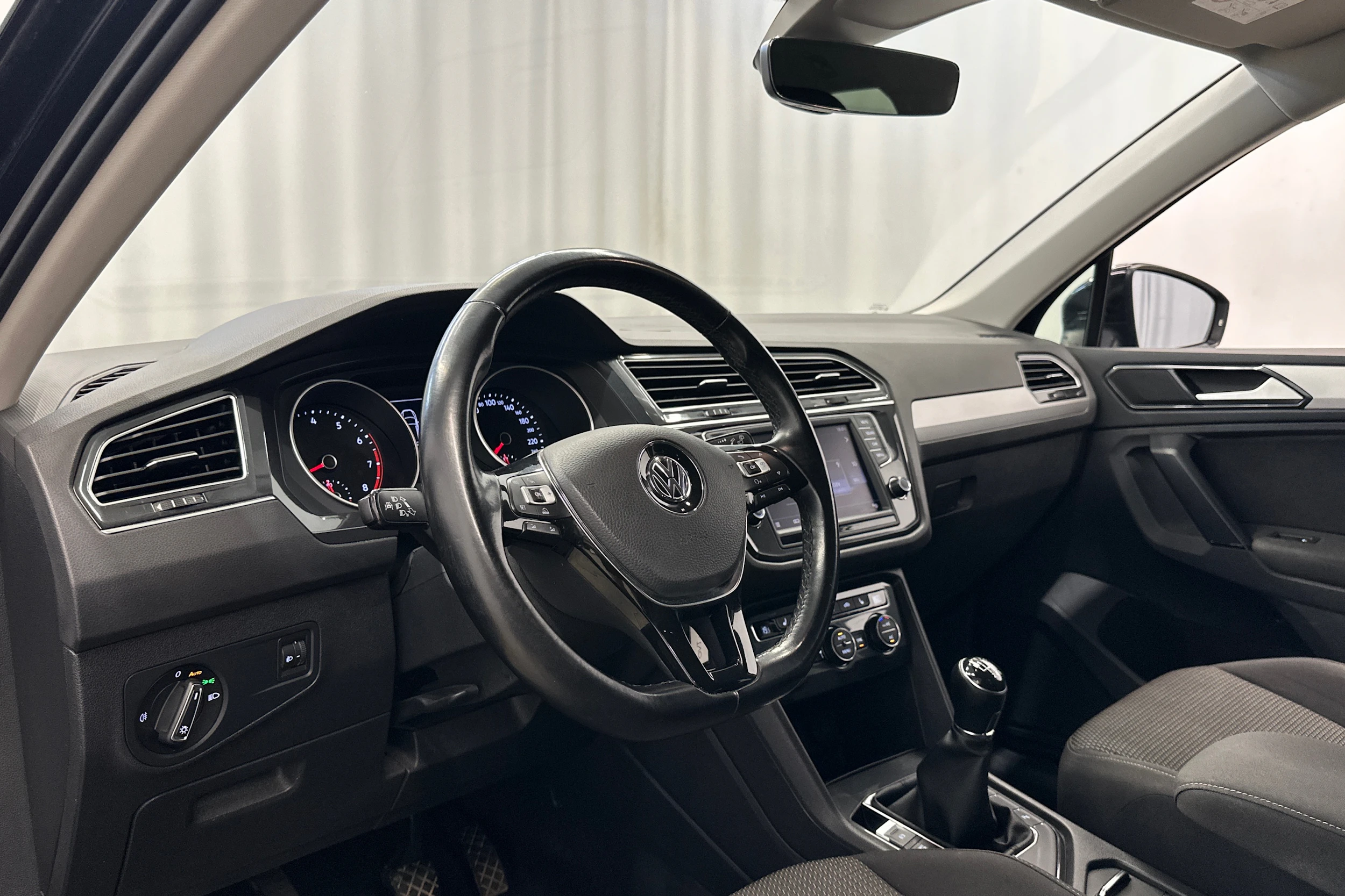 met. musta Volkswagen Tiguan 2017 kuva 10.