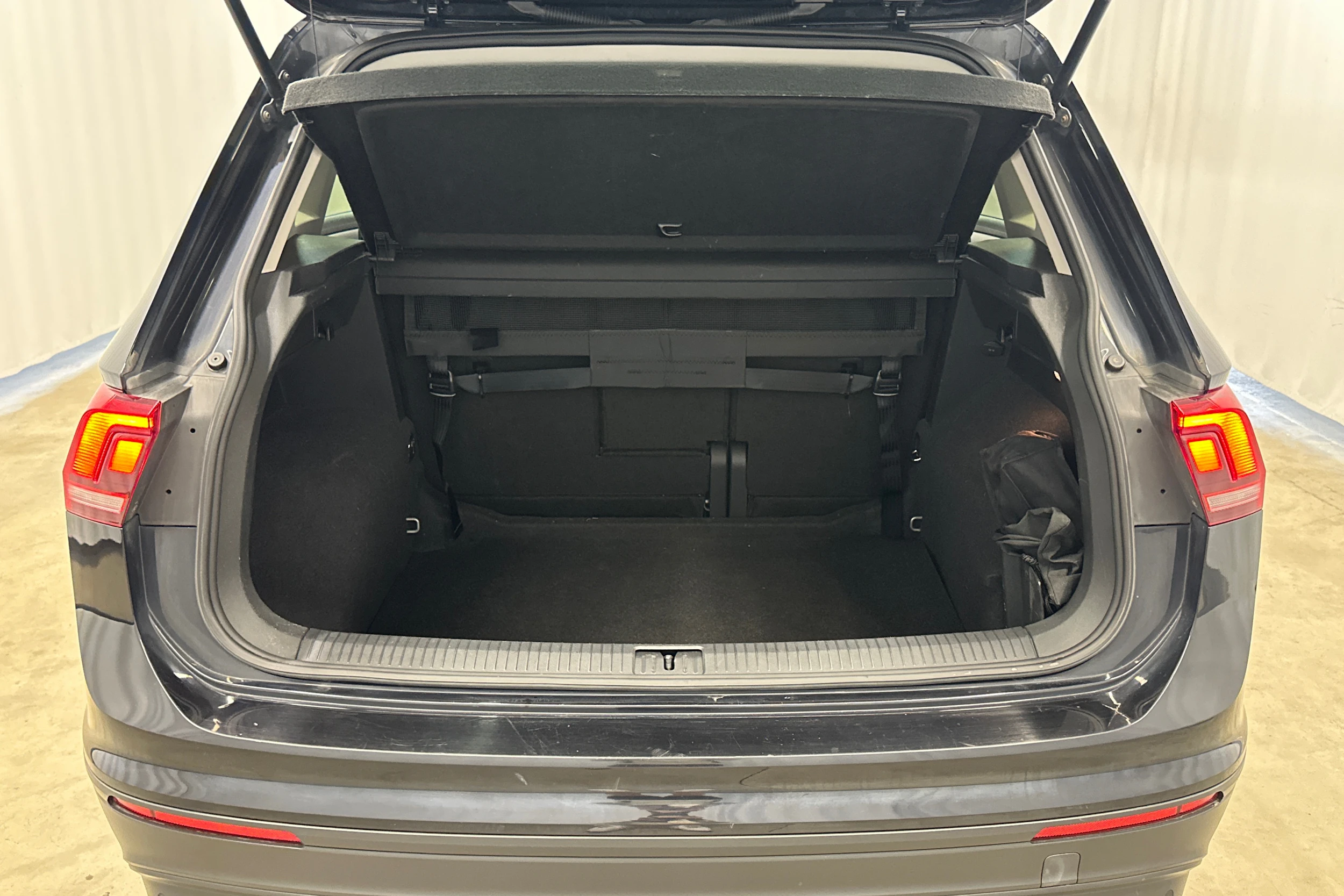 met. musta Volkswagen Tiguan 2017 kuva 23.
