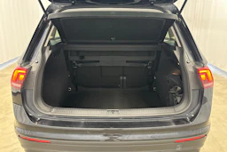 met. musta Volkswagen Tiguan 2017 kuva 23.