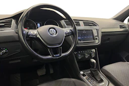 Musta Volkswagen Tiguan 2017 kuva 8.