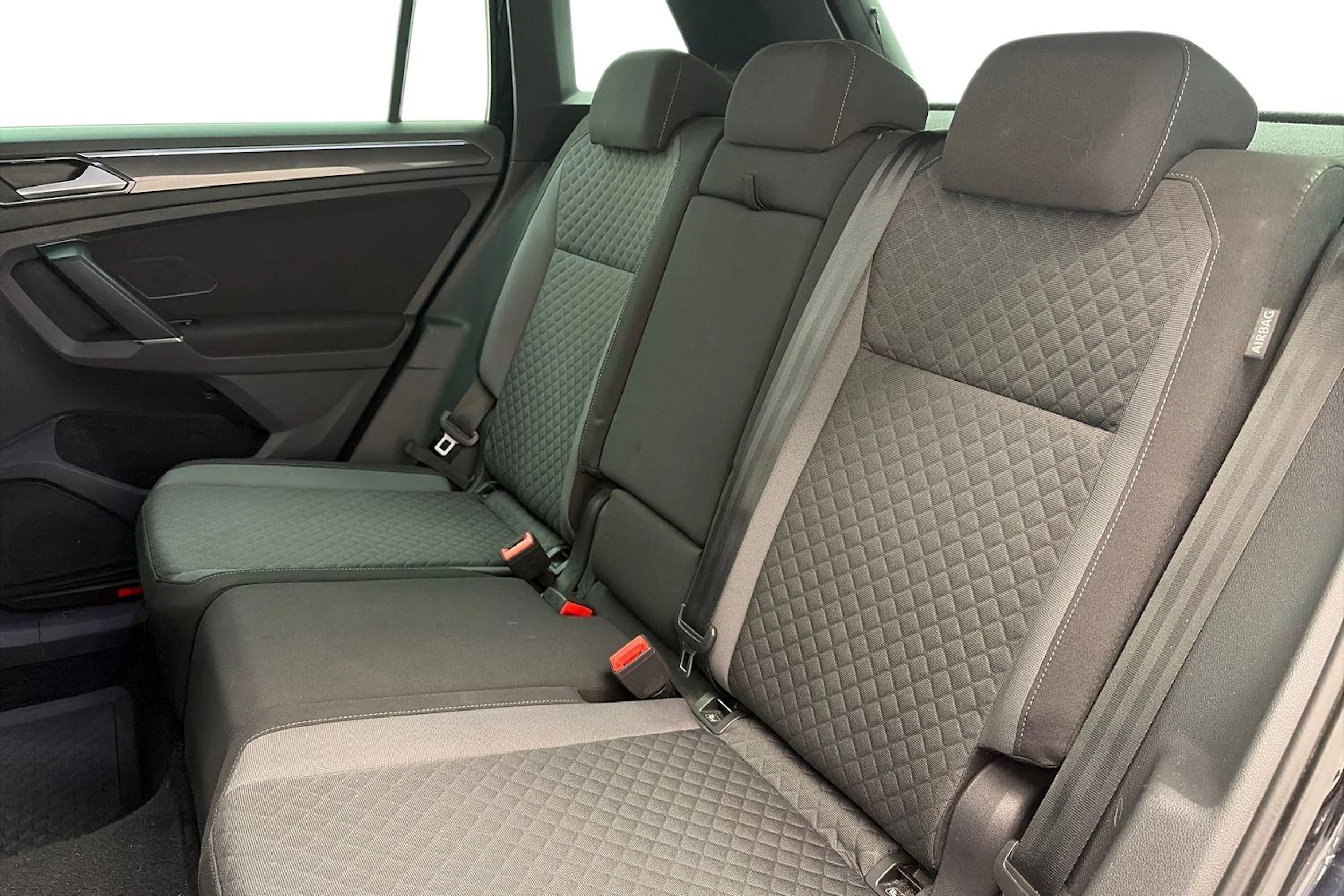 Musta Volkswagen Tiguan 2017 kuva 11.
