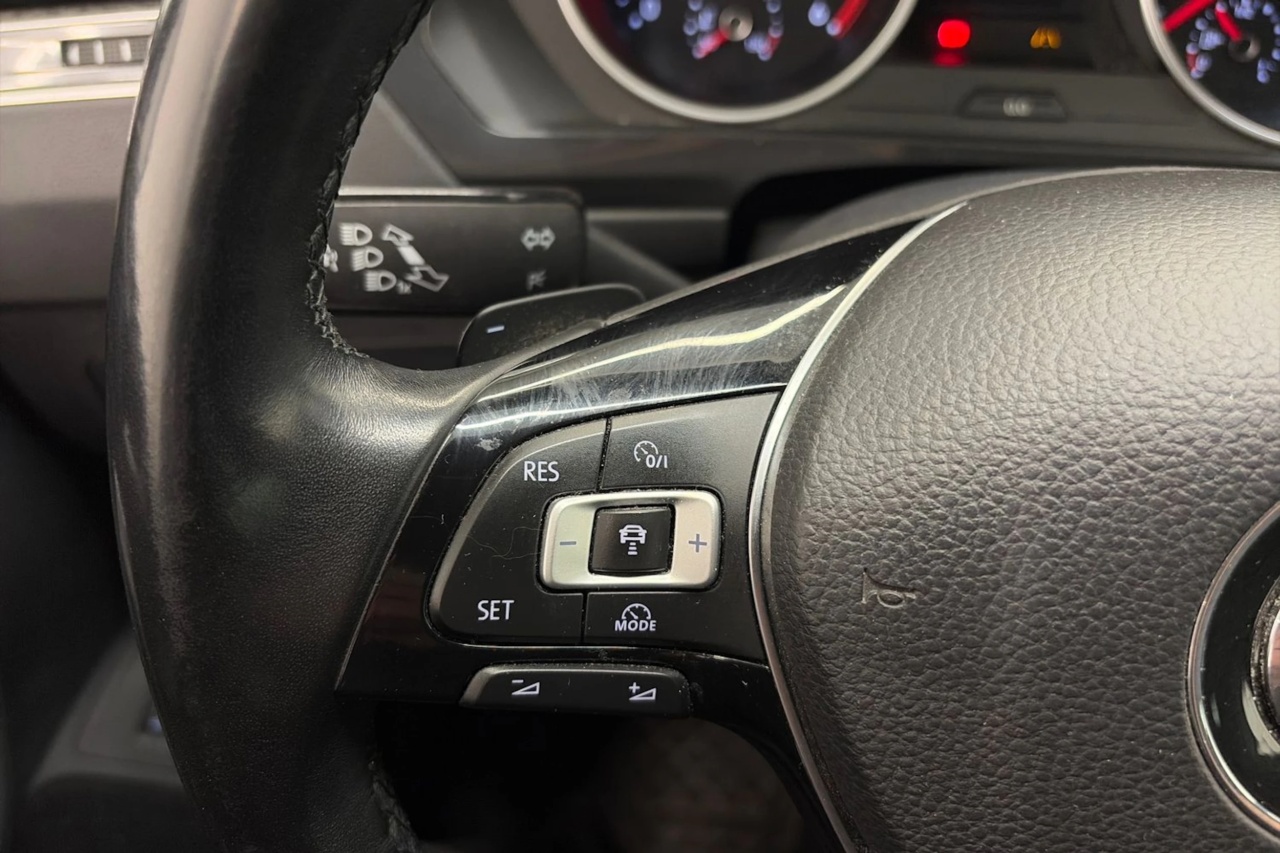 Musta Volkswagen Tiguan 2017 kuva 20.