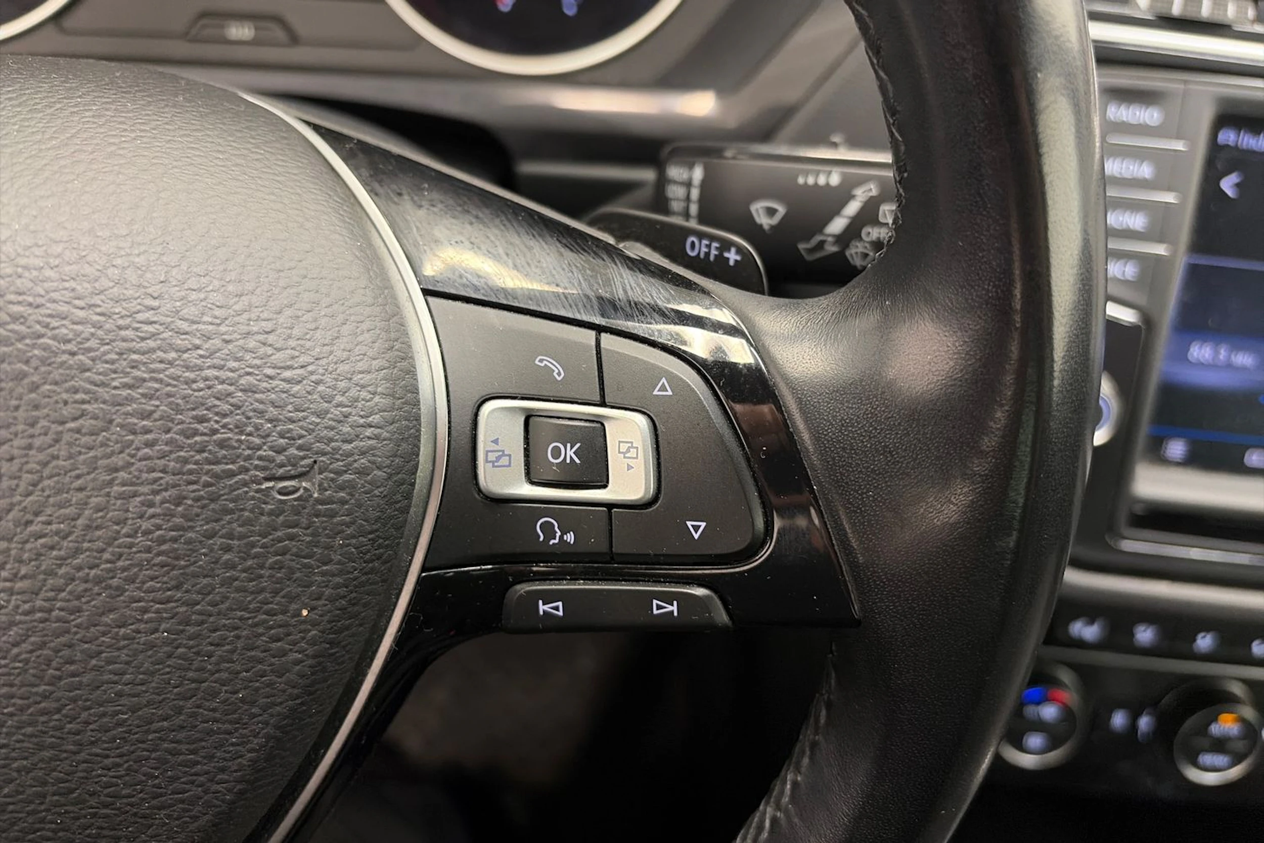 Musta Volkswagen Tiguan 2017 kuva 21.