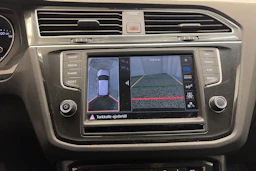 Musta Volkswagen Tiguan 2017 kuva 23.