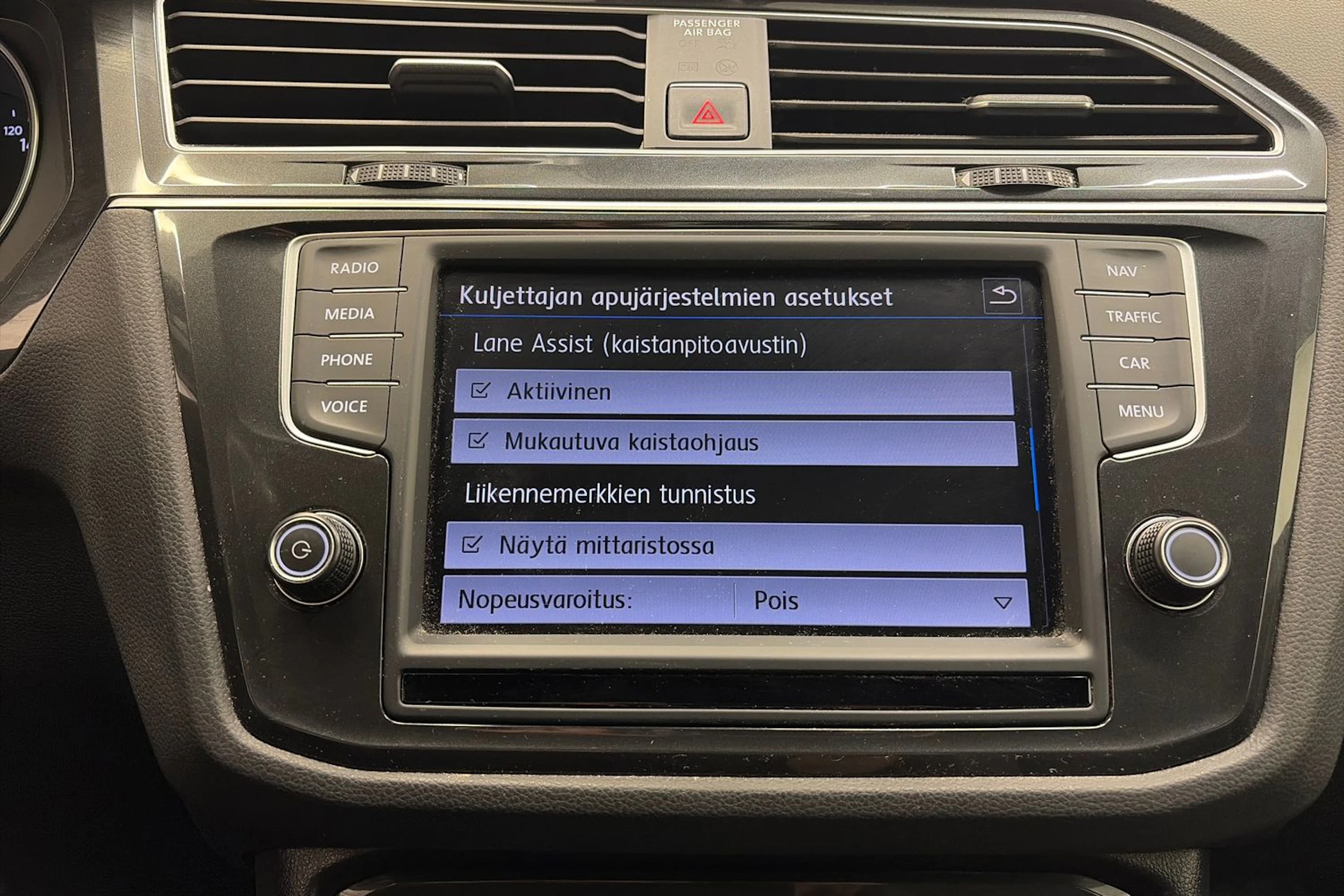Musta Volkswagen Tiguan 2017 kuva 26.