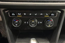 Musta Volkswagen Tiguan 2017 kuva 29.