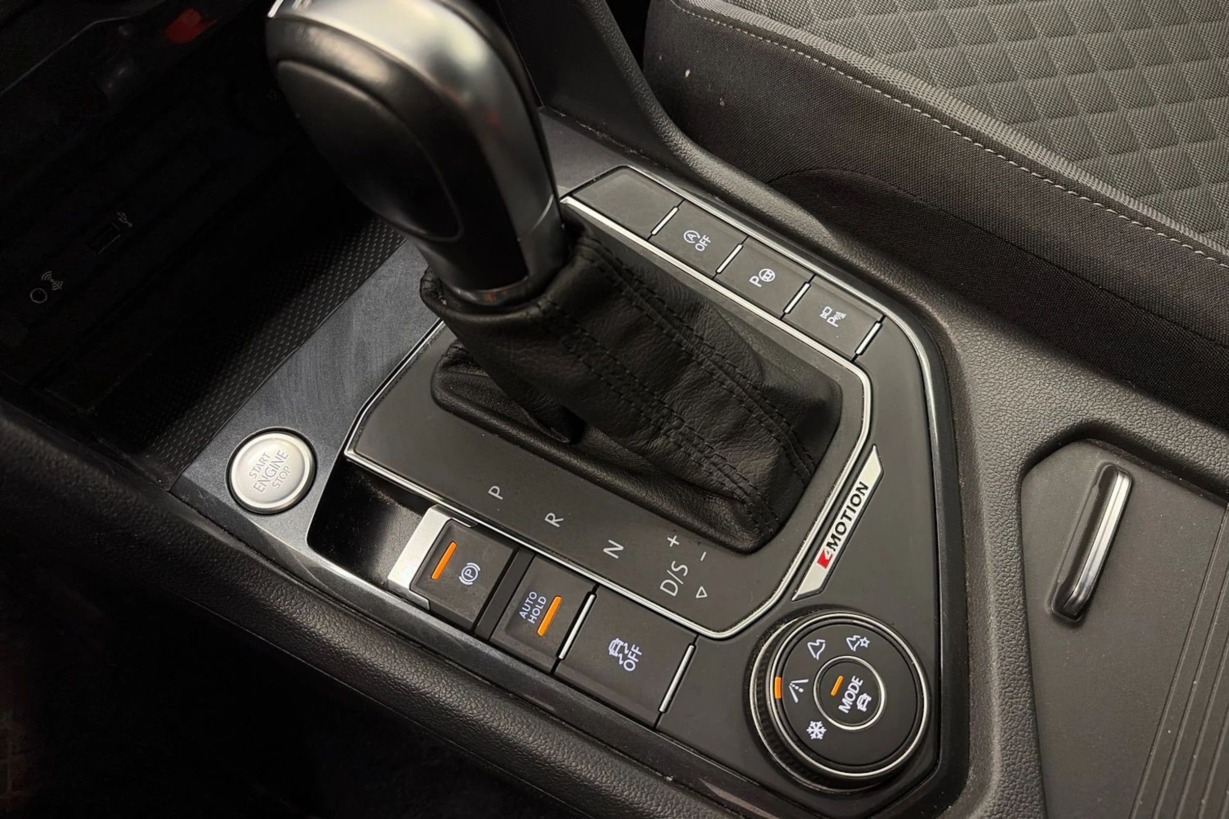 Musta Volkswagen Tiguan 2017 kuva 30.