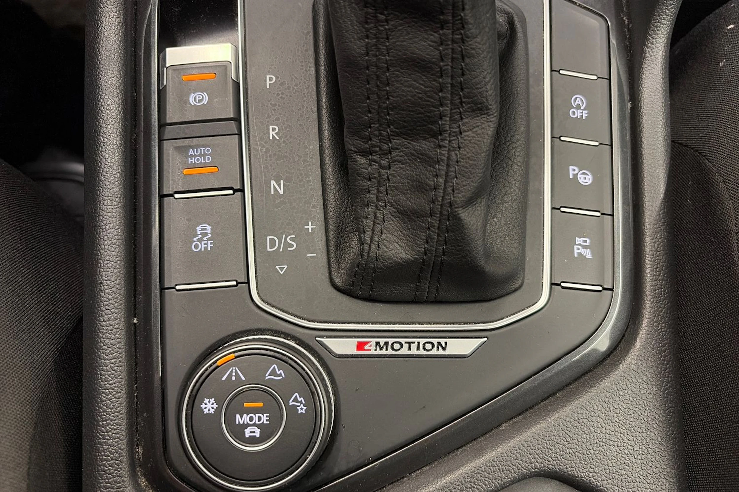 Musta Volkswagen Tiguan 2017 kuva 31.