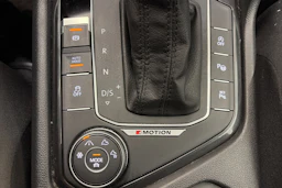 Musta Volkswagen Tiguan 2017 kuva 31.