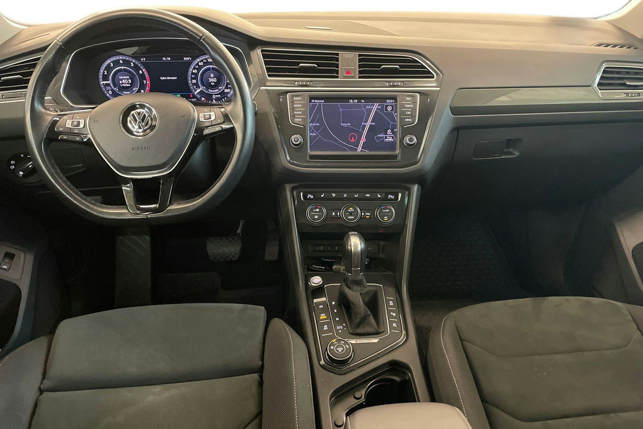 Valkoinen Volkswagen Tiguan 2017 kuva 9.