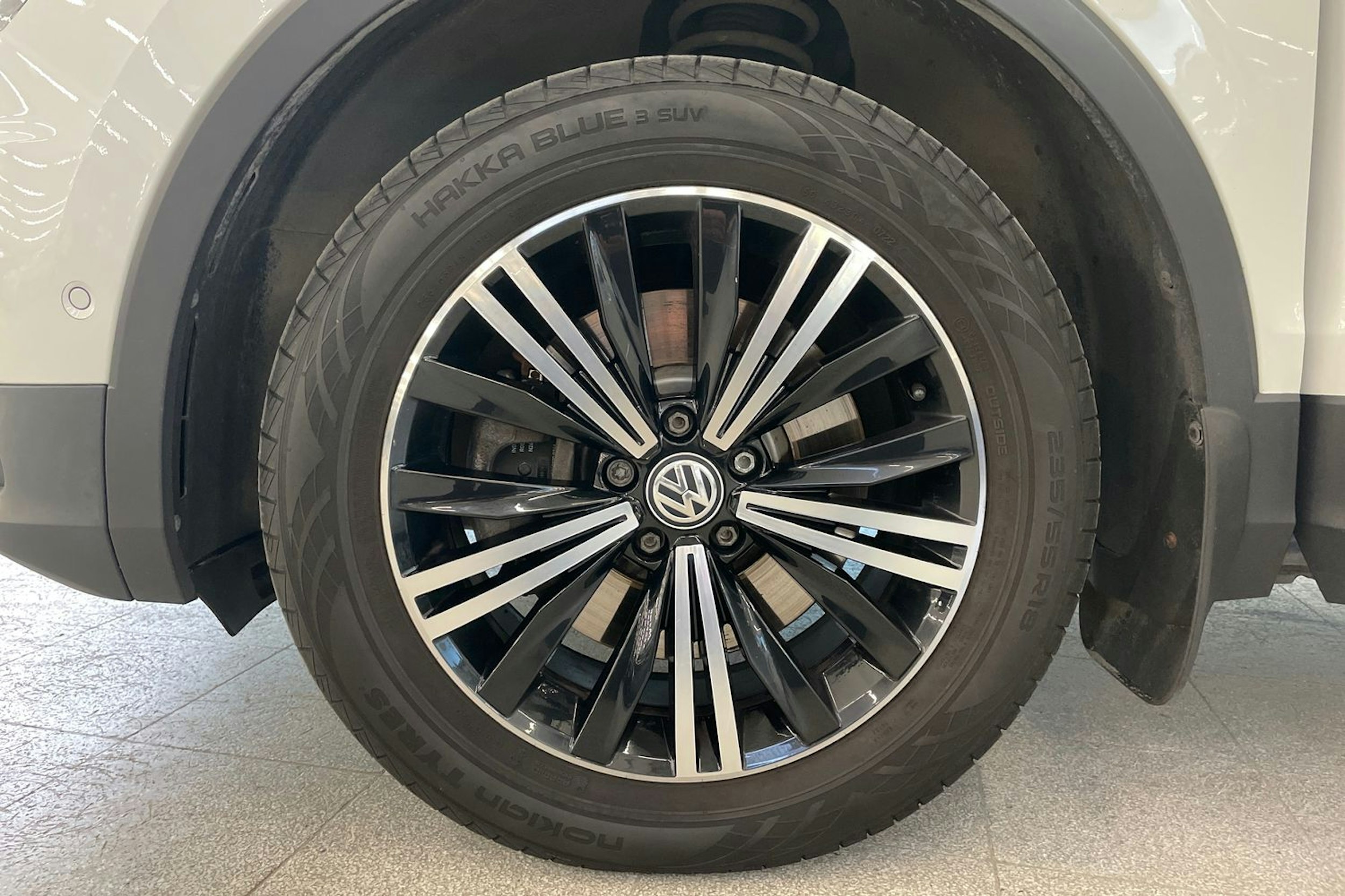 Valkoinen Volkswagen Tiguan 2017 kuva 11.