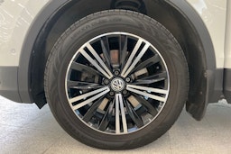Valkoinen Volkswagen Tiguan 2017 kuva 11.