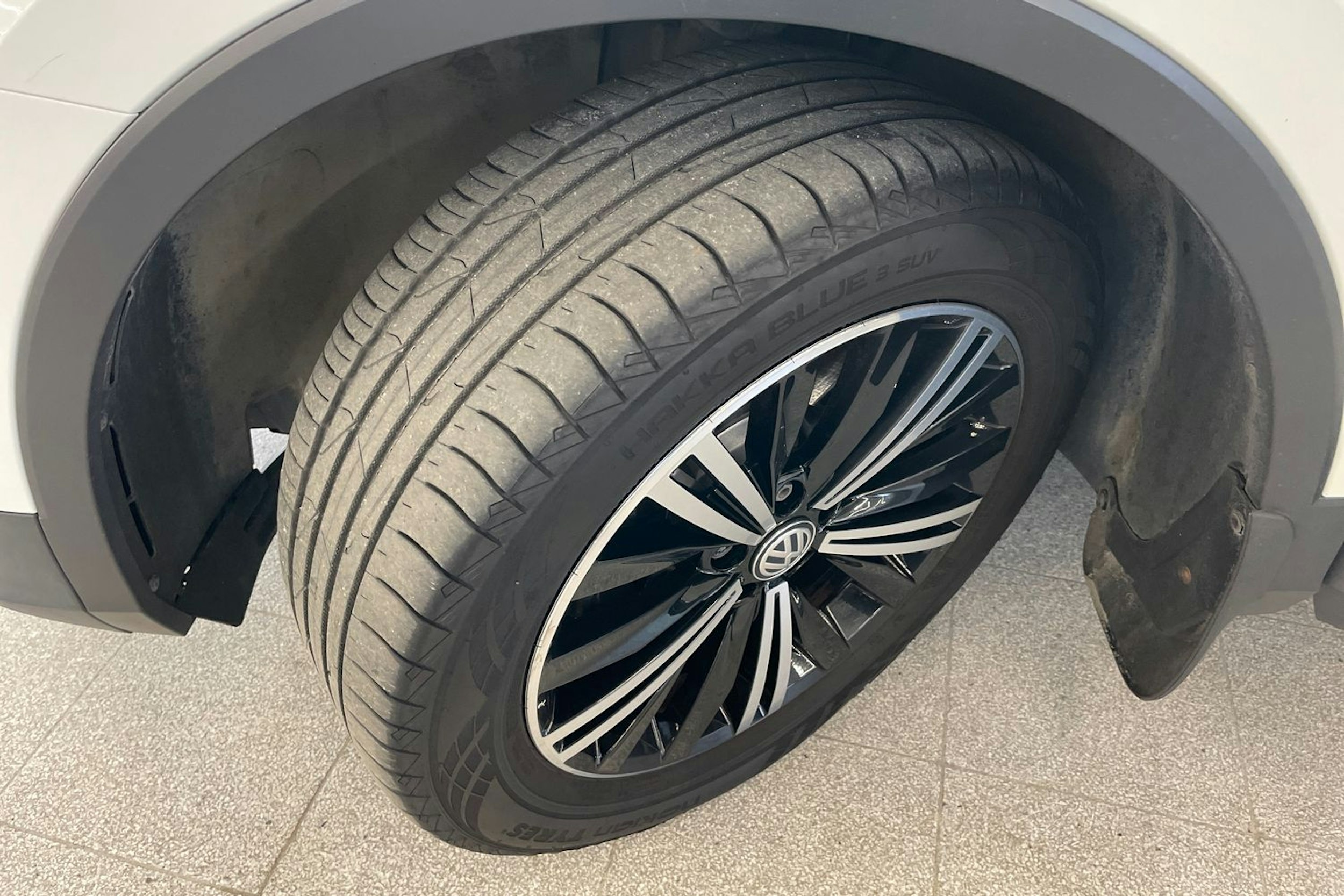 Valkoinen Volkswagen Tiguan 2017 kuva 13.