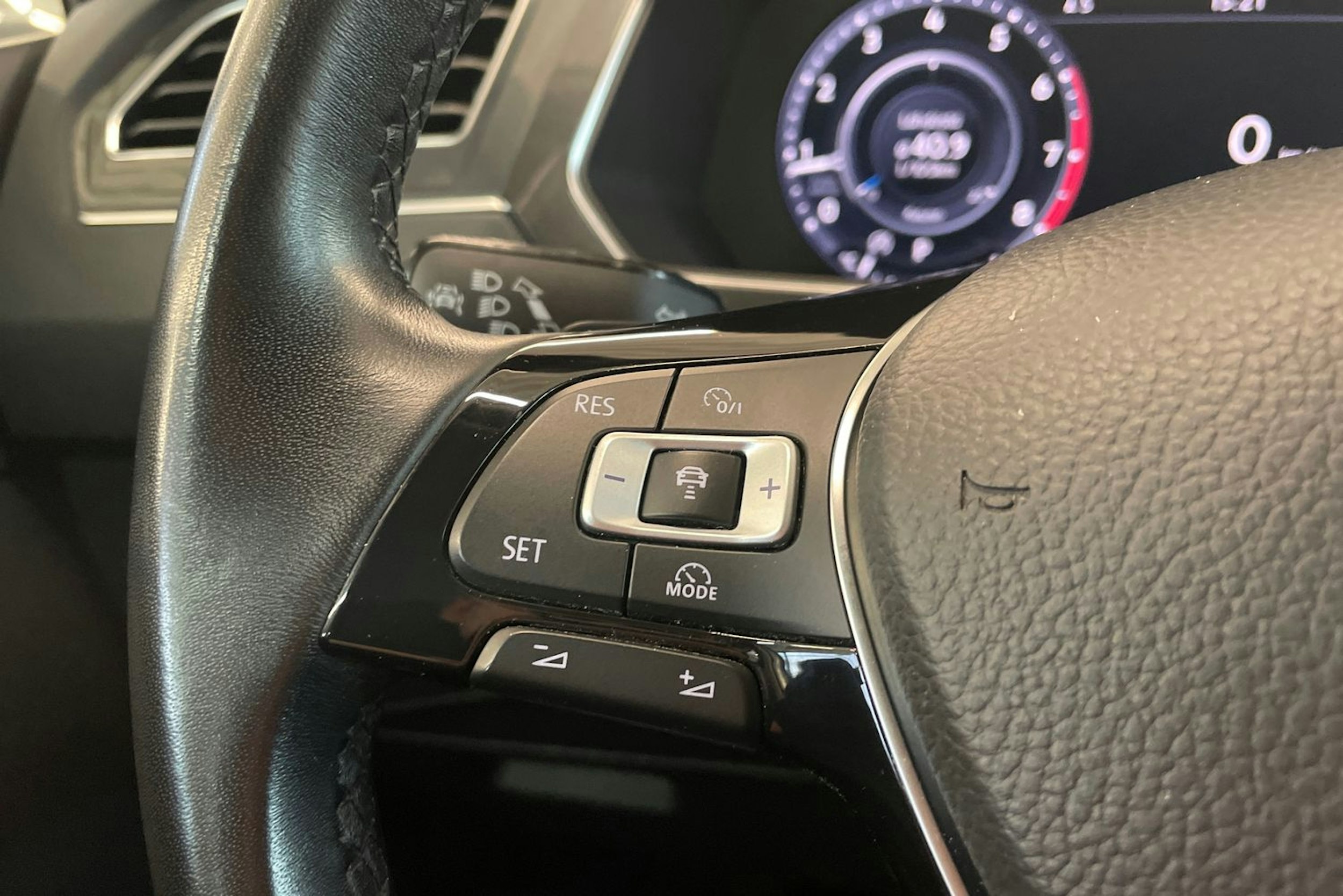 Valkoinen Volkswagen Tiguan 2017 kuva 16.
