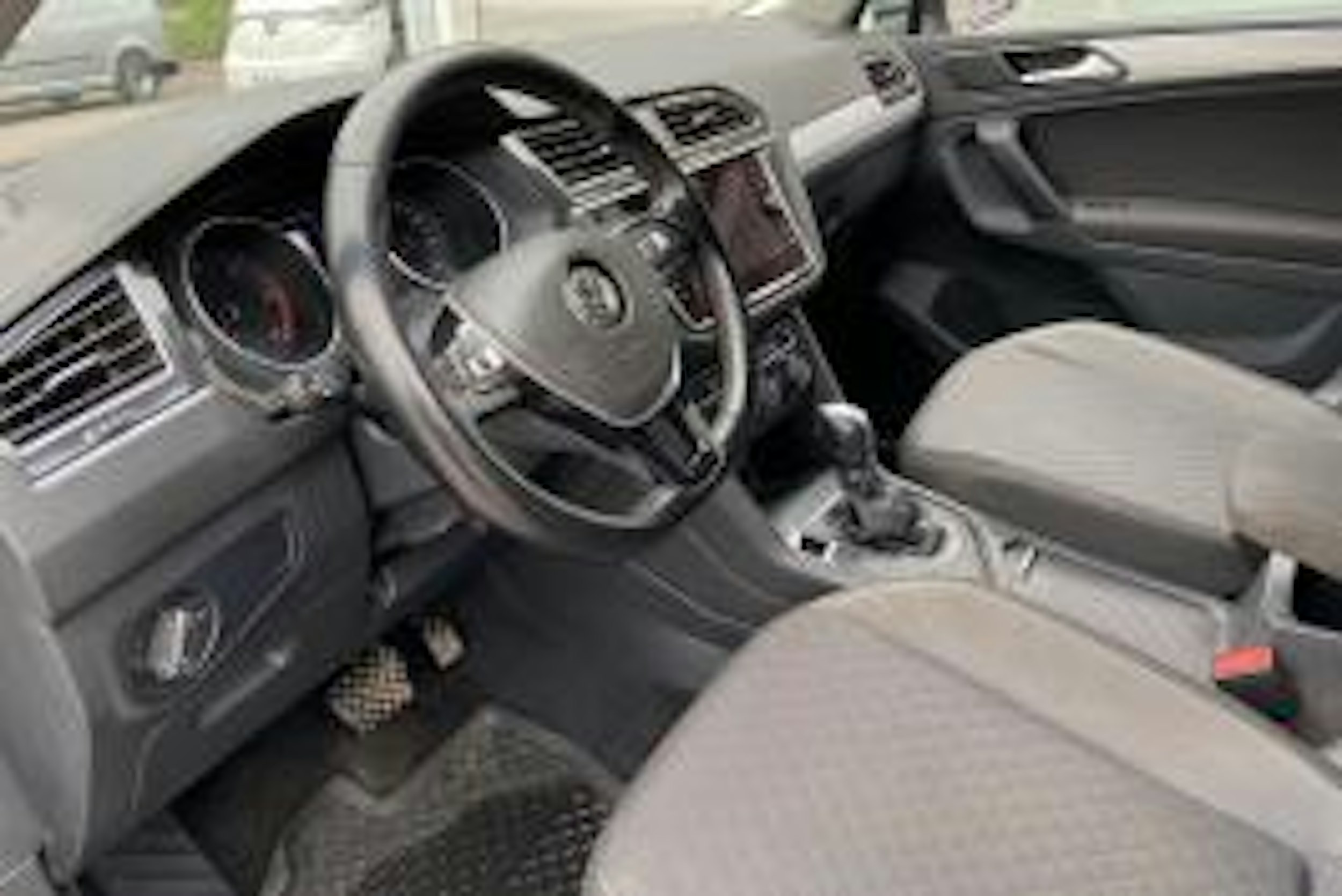 harmaa Volkswagen Tiguan 2017 kuva 6.