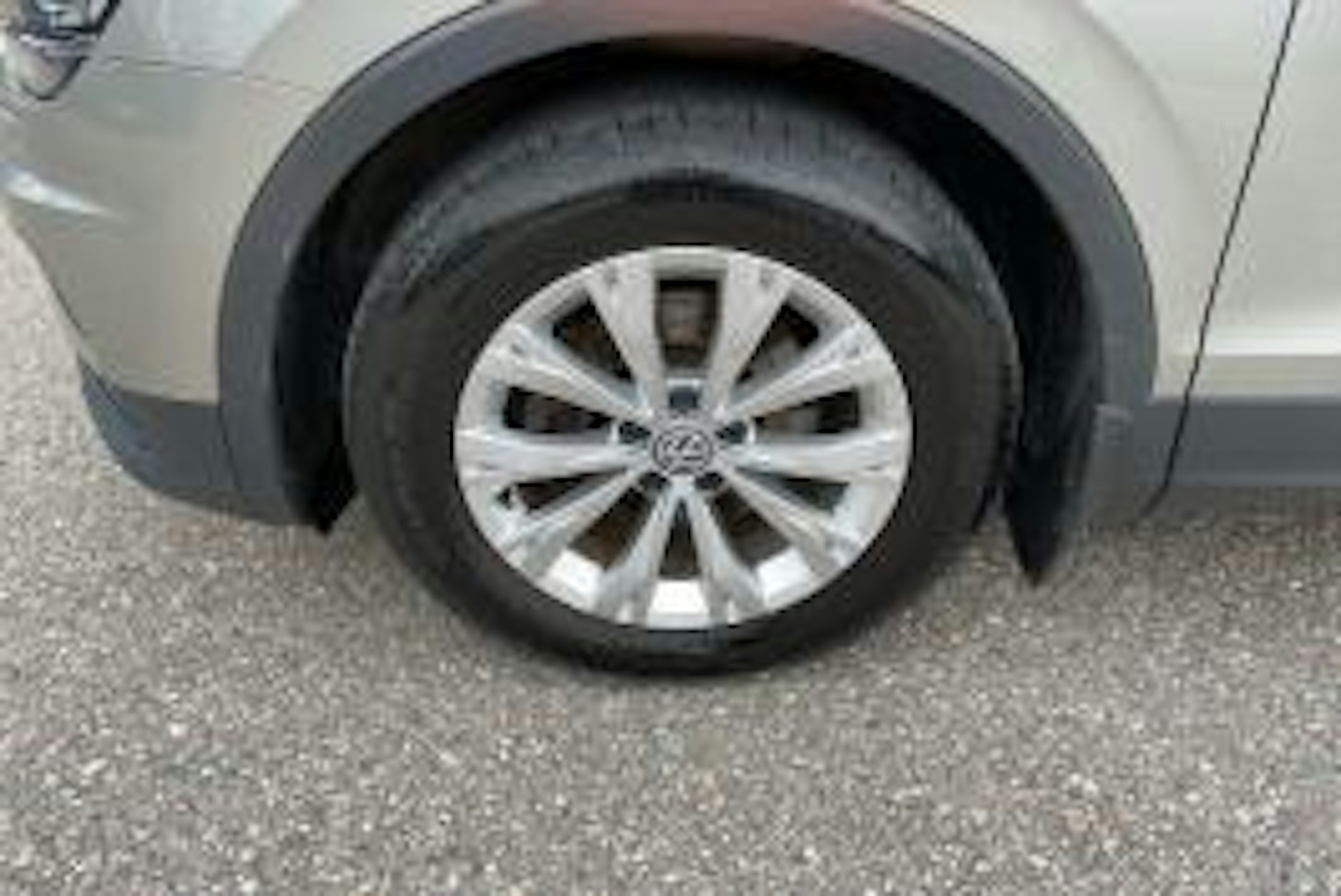 harmaa Volkswagen Tiguan 2017 kuva 9.