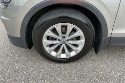 harmaa Volkswagen Tiguan 2017 kuva 9.