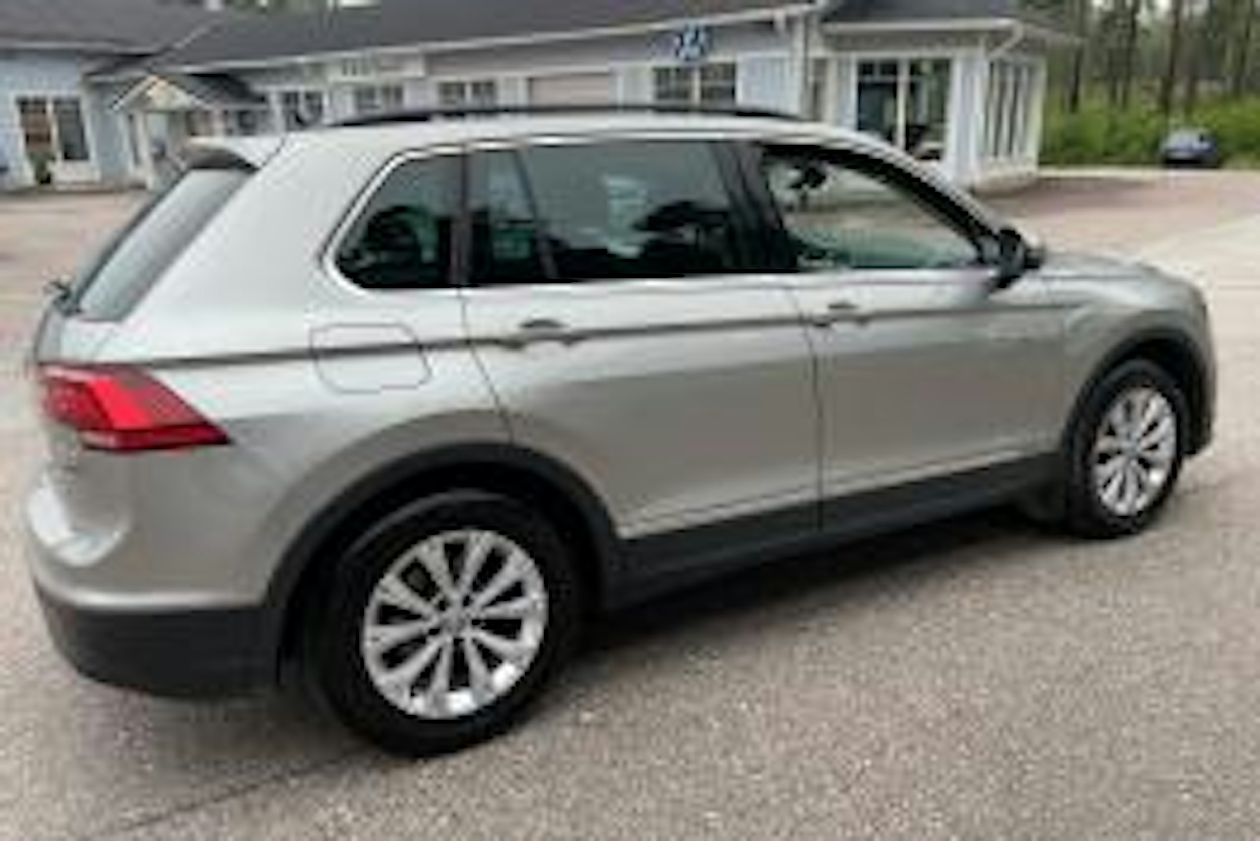 harmaa Volkswagen Tiguan 2017 kuva 13.