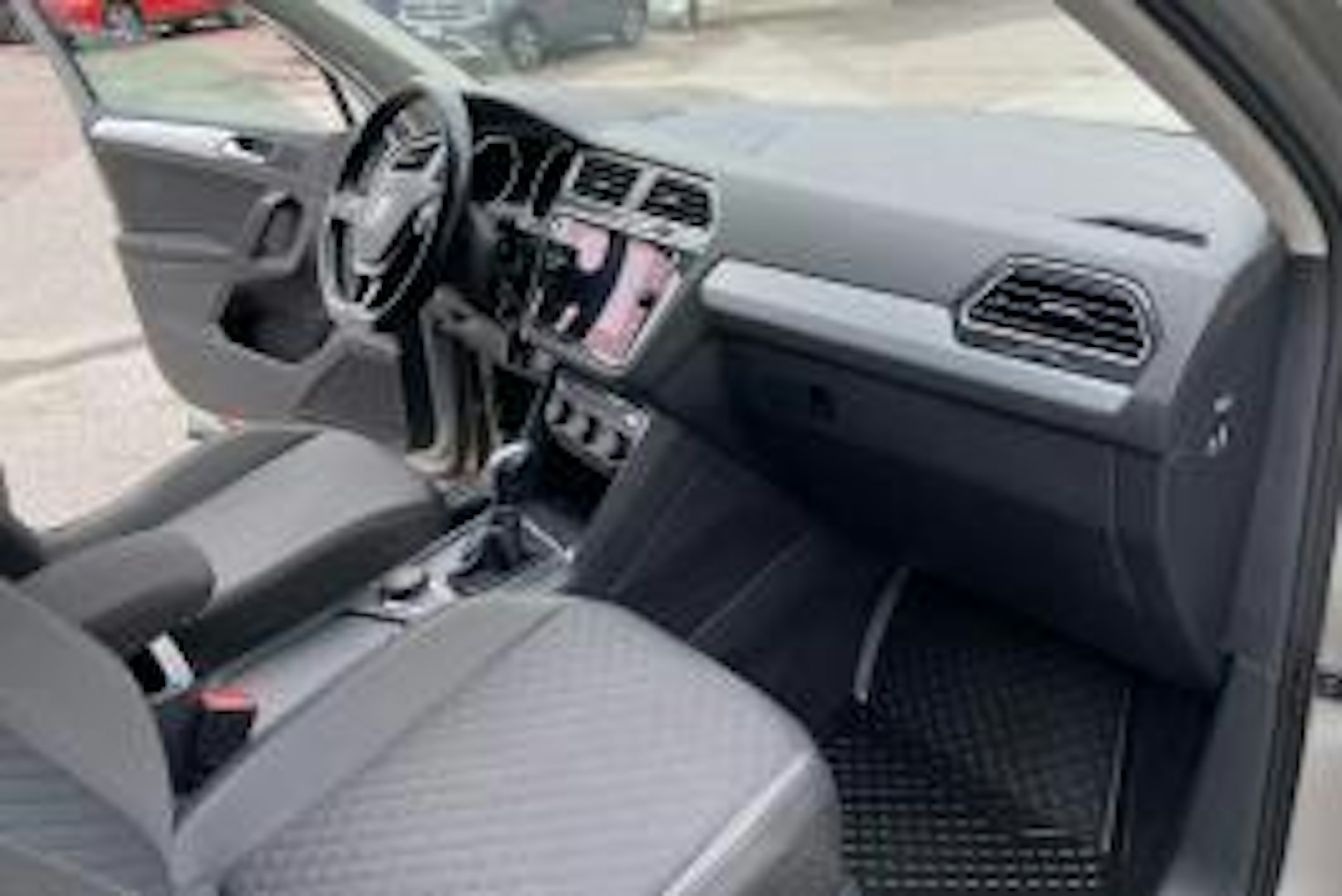 harmaa Volkswagen Tiguan 2017 kuva 14.