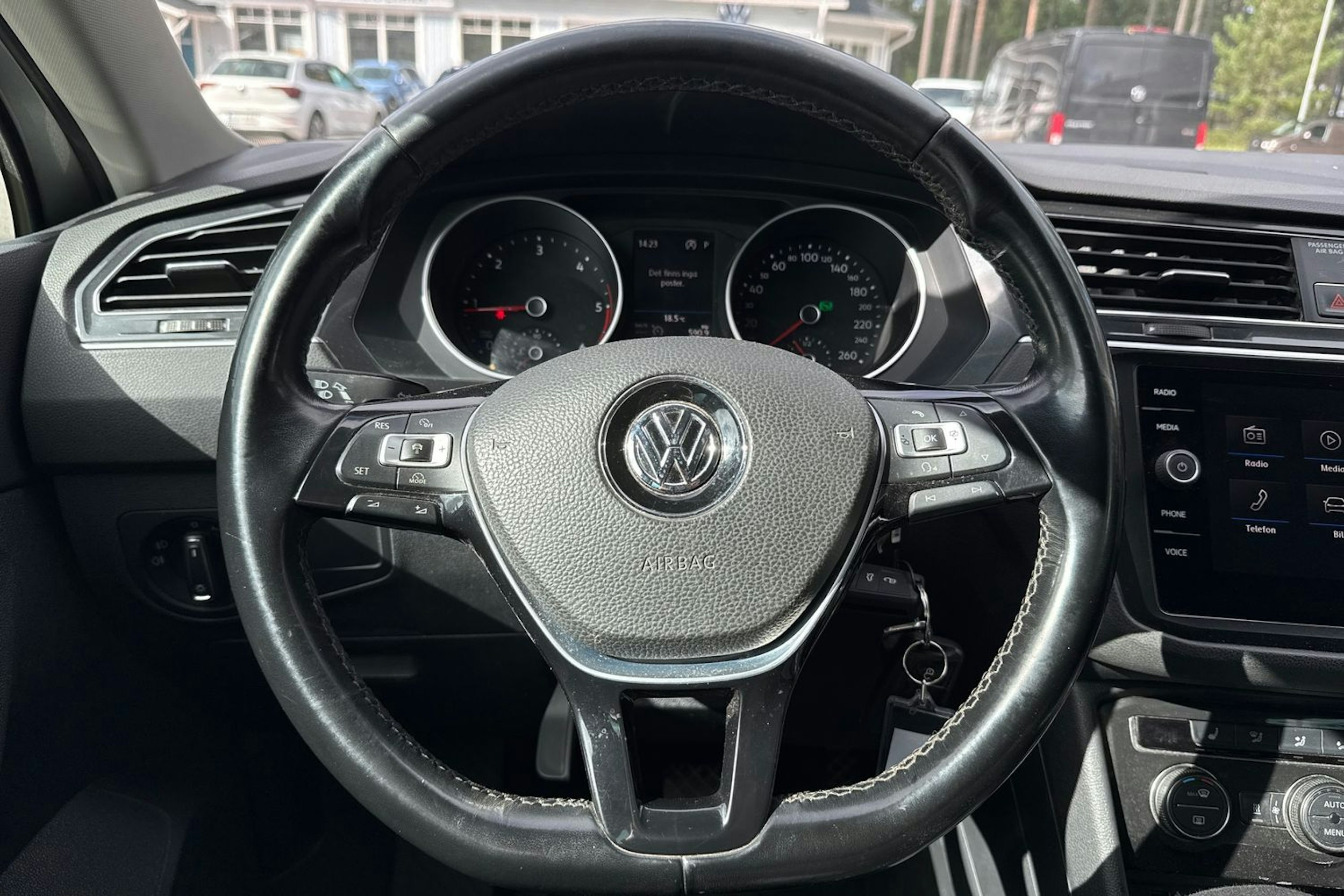 harmaa Volkswagen Tiguan 2018 kuva 16.