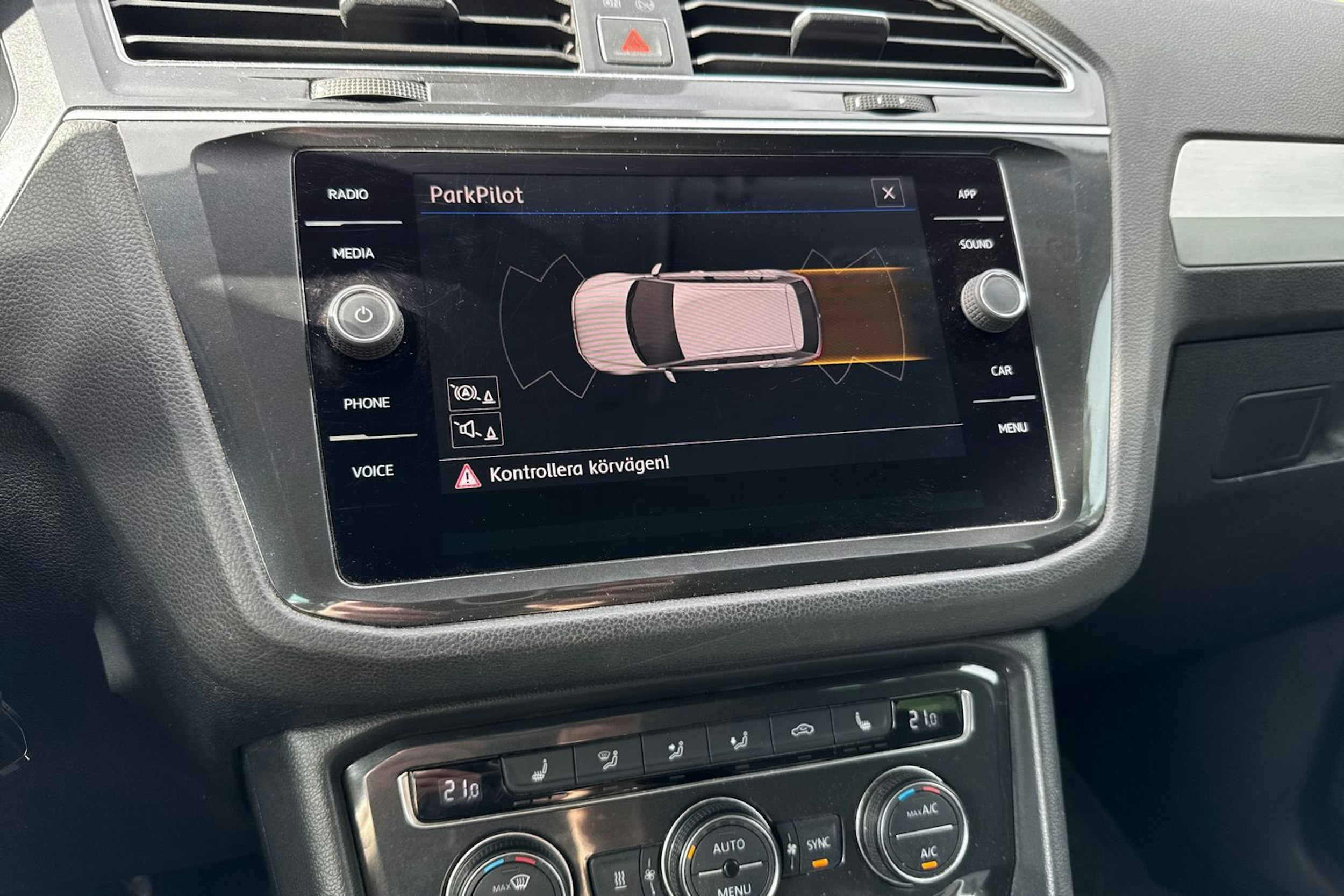 harmaa Volkswagen Tiguan 2018 kuva 19.